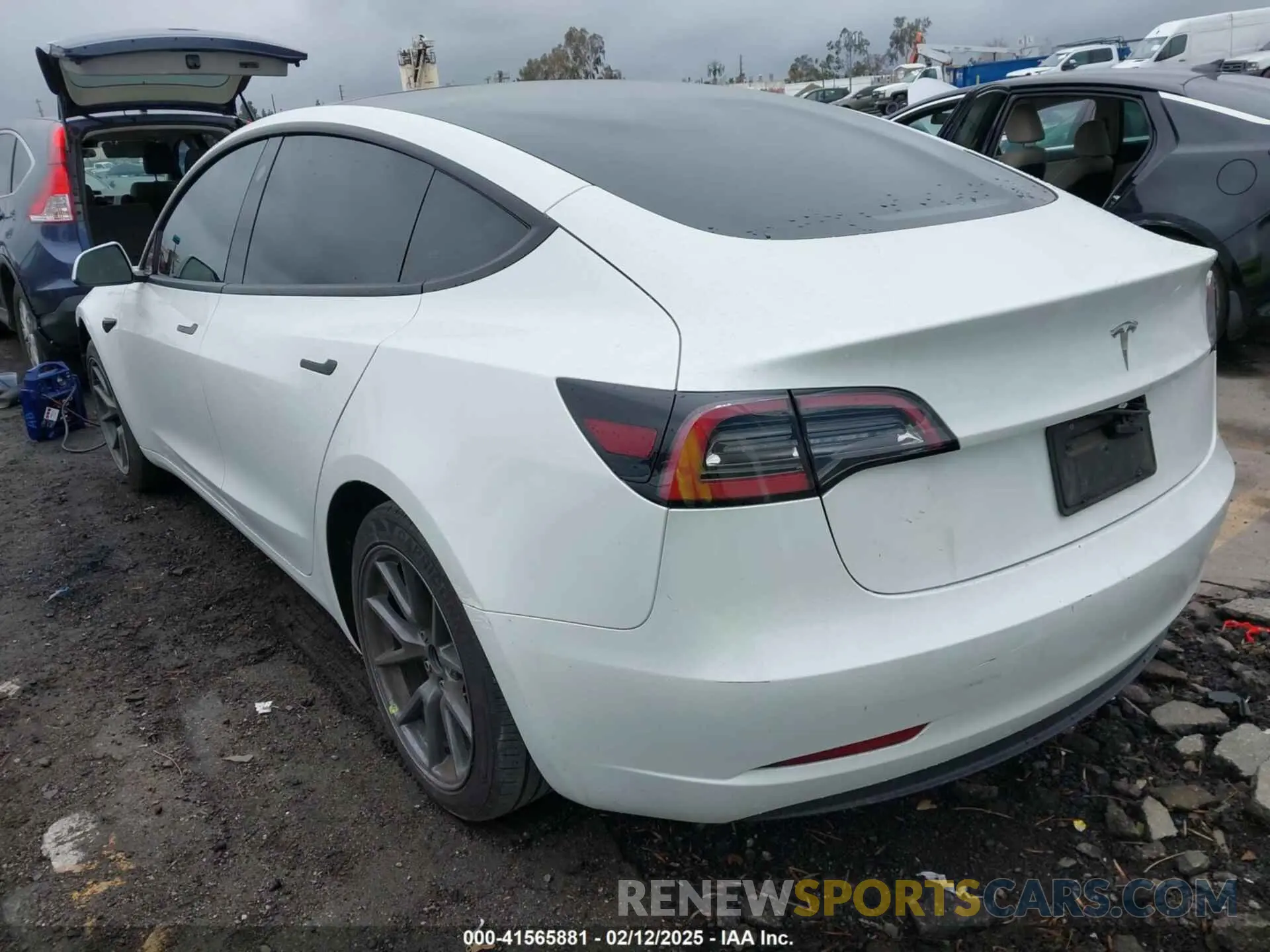 3 fotografías del automóvil dañado 5YJ3E1EA3PF401446 TESLA MODEL 3 2023