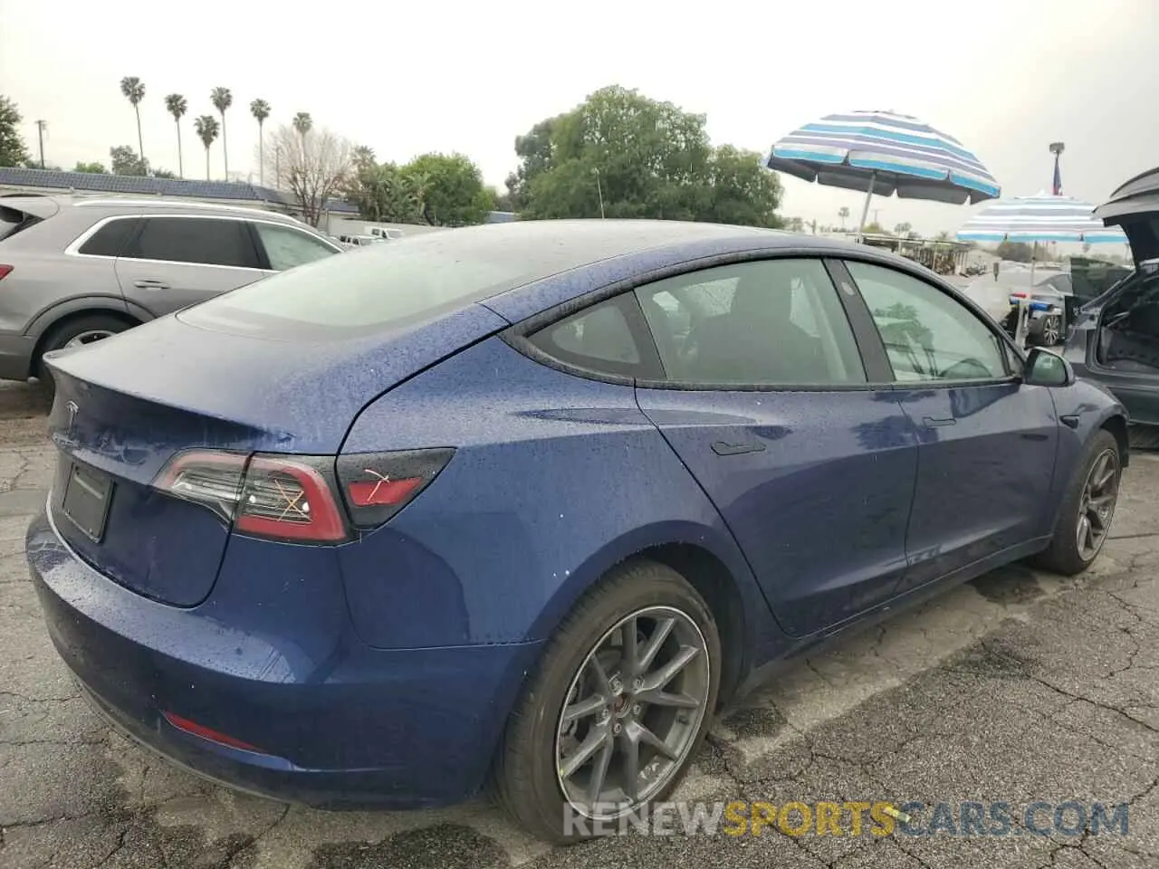 3 fotografías del automóvil dañado 5YJ3E1EA3PF431448 TESLA MODEL 3 2023