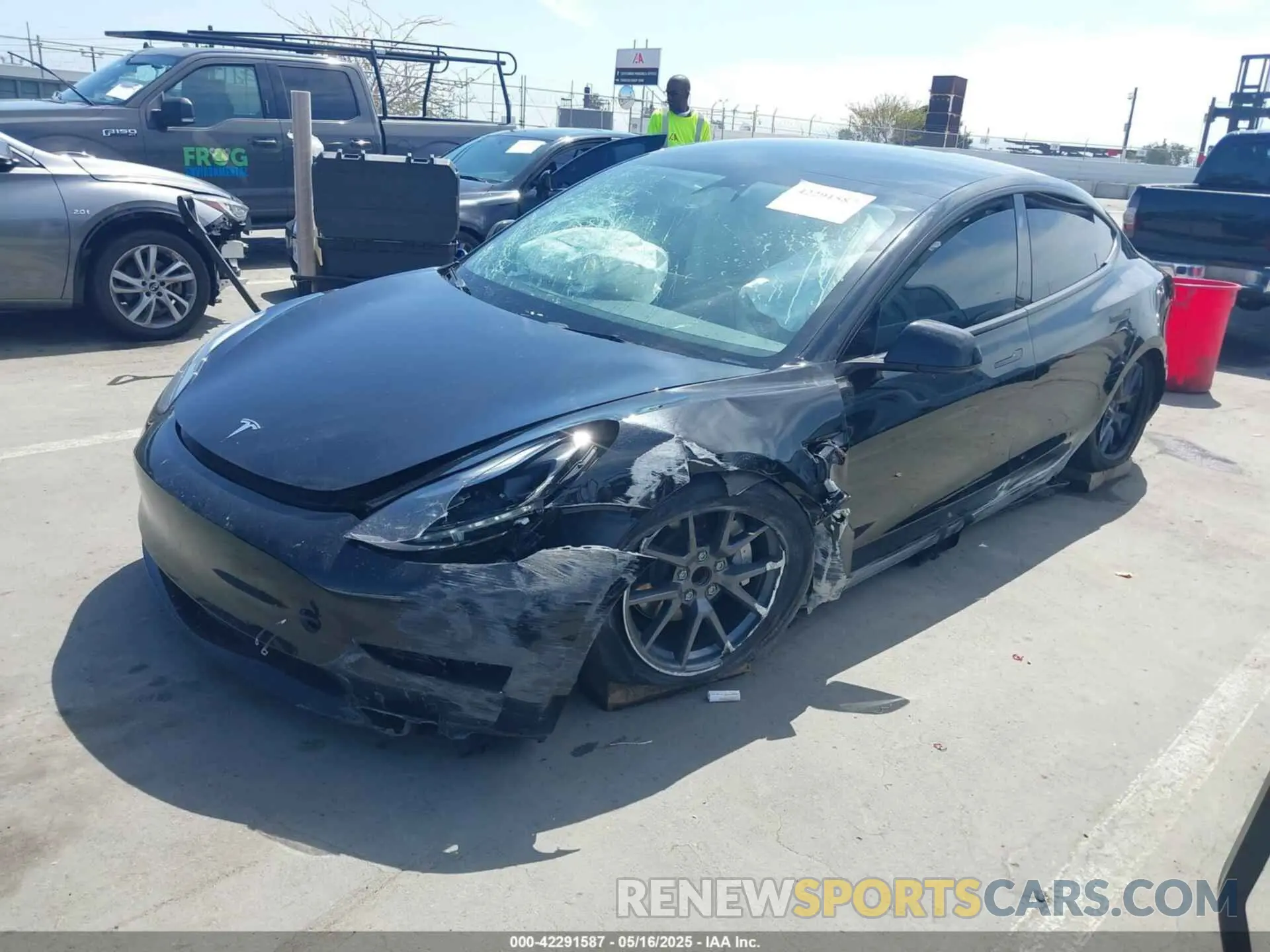 2 fotografías del automóvil dañado 5YJ3E1EA3PF462120 TESLA MODEL 3 2023