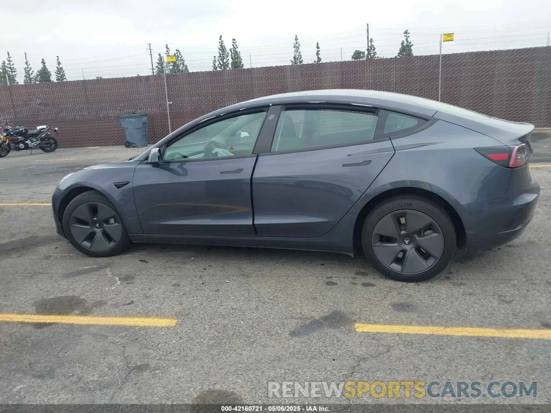 13 fotografías del automóvil dañado 5YJ3E1EA3PF463686 TESLA MODEL 3 2023