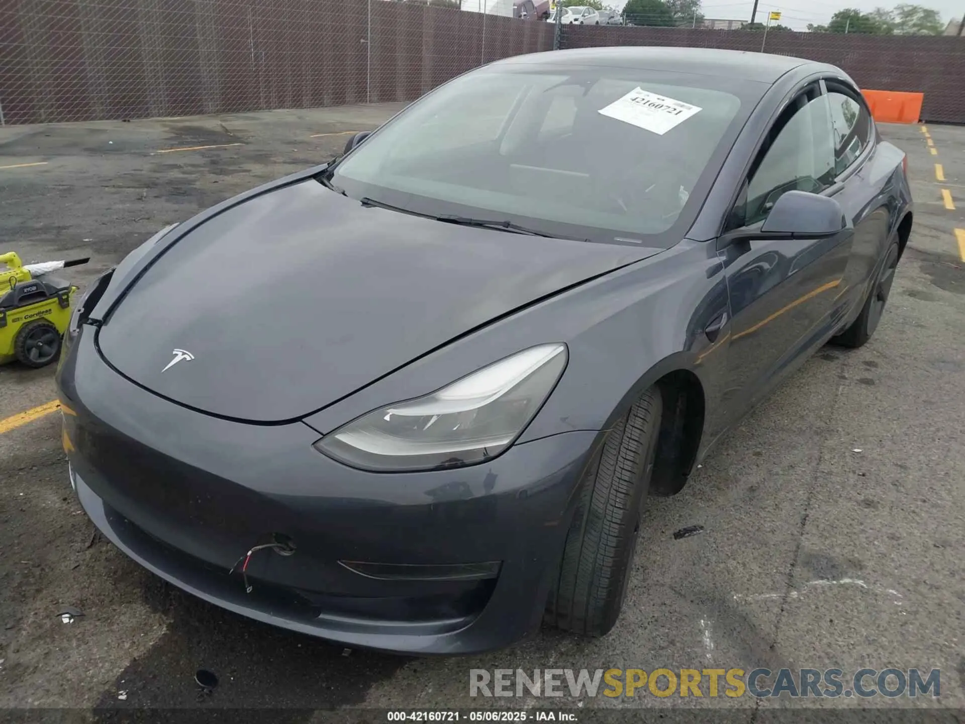 2 fotografías del automóvil dañado 5YJ3E1EA3PF463686 TESLA MODEL 3 2023