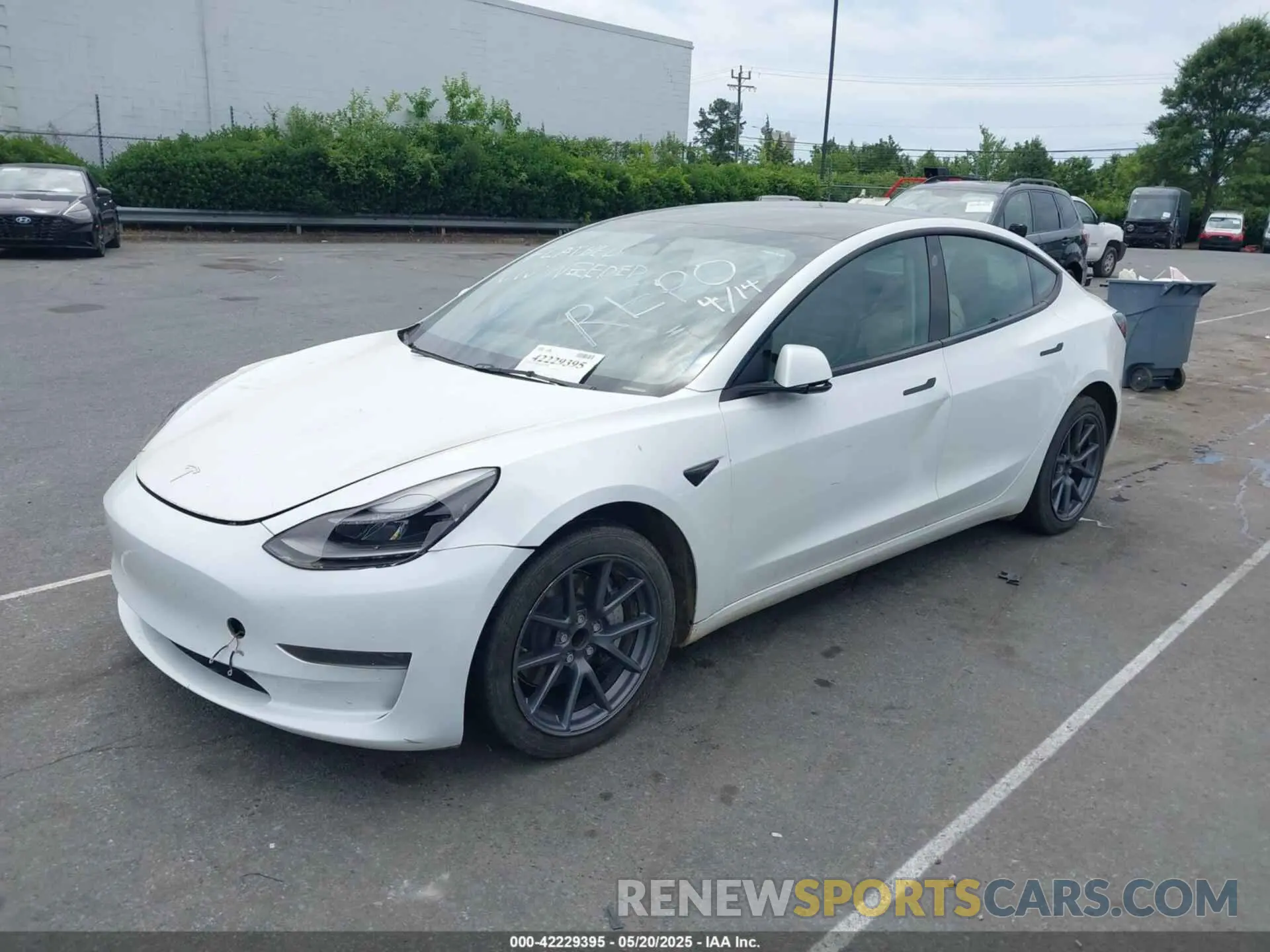 2 fotografías del automóvil dañado 5YJ3E1EA3PF556644 TESLA MODEL 3 2023