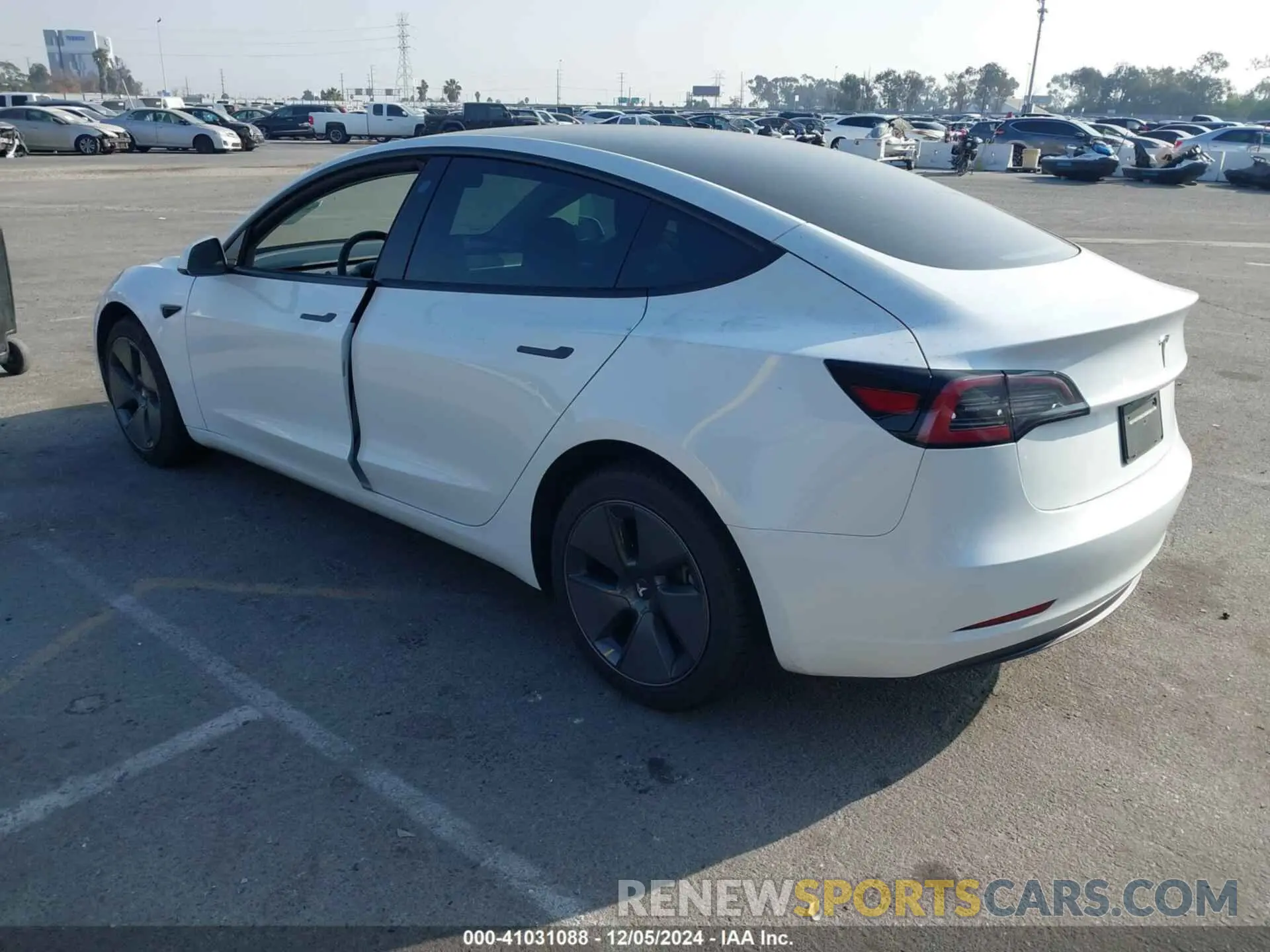 3 fotografías del automóvil dañado 5YJ3E1EA3PF565747 TESLA MODEL 3 2023