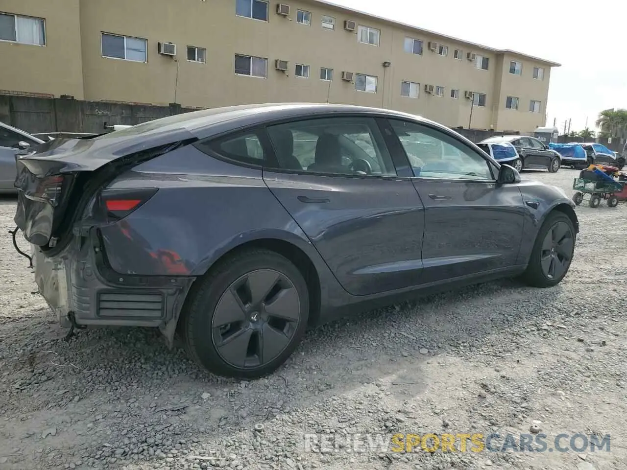 3 fotografías del automóvil dañado 5YJ3E1EA3PF690103 TESLA MODEL 3 2023