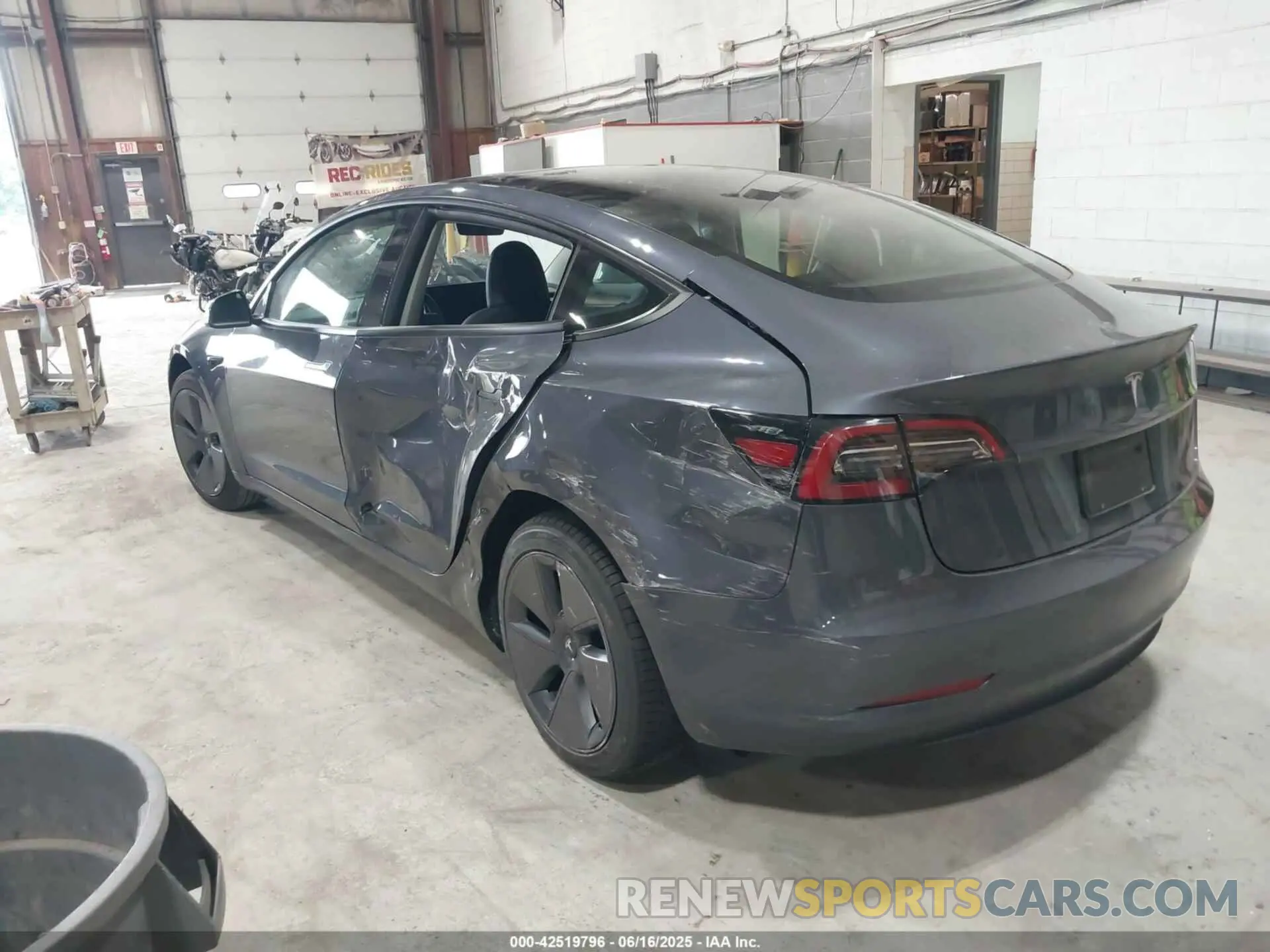 3 fotografías del automóvil dañado 5YJ3E1EA3PF705909 TESLA MODEL 3 2023