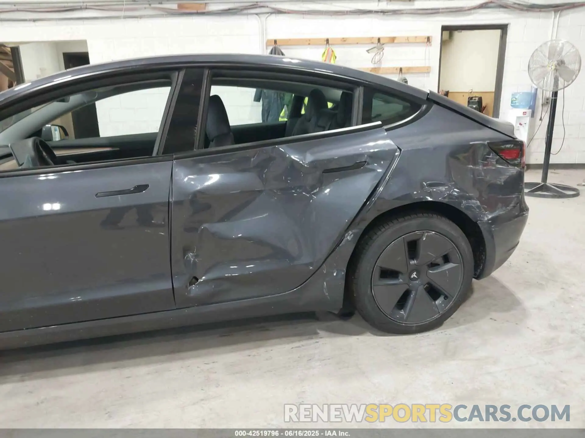 6 fotografías del automóvil dañado 5YJ3E1EA3PF705909 TESLA MODEL 3 2023