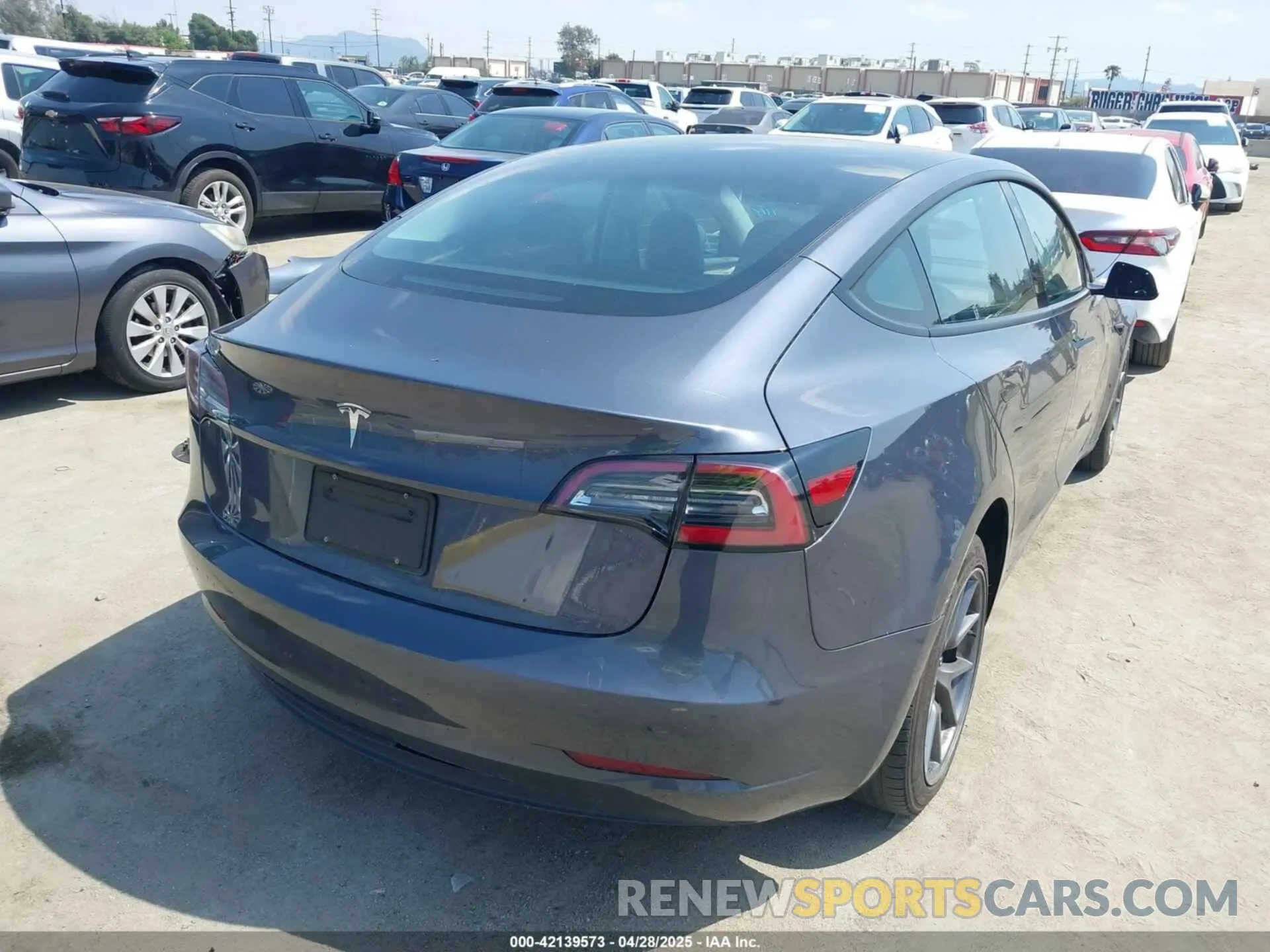 4 fotografías del automóvil dañado 5YJ3E1EA4PF398573 TESLA MODEL 3 2023