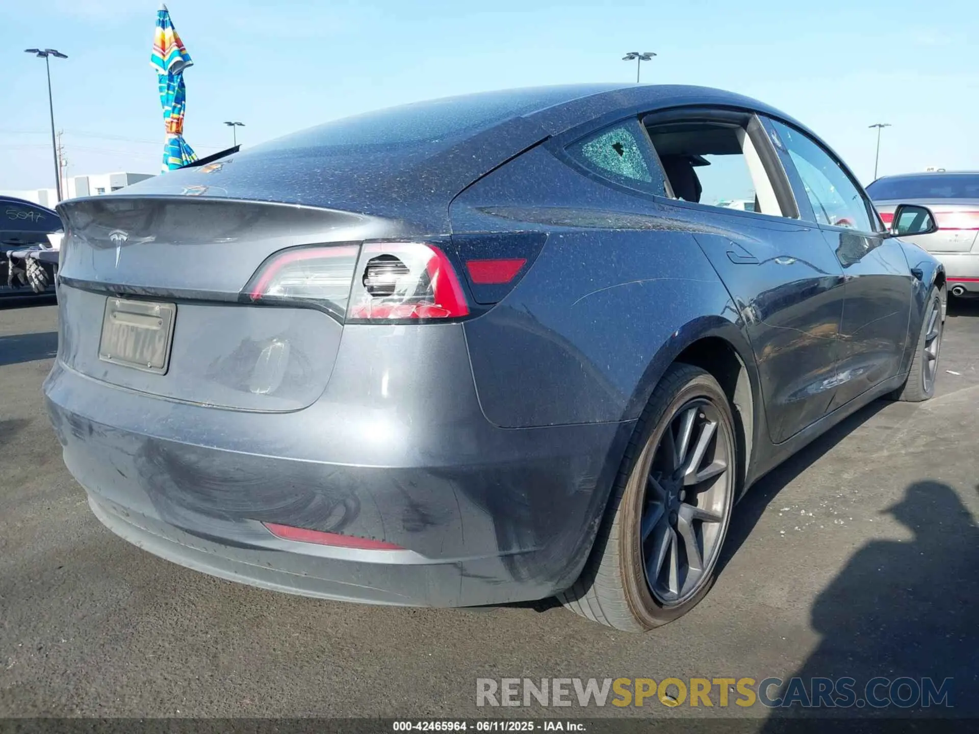 4 fotografías del automóvil dañado 5YJ3E1EA4PF427022 TESLA MODEL 3 2023