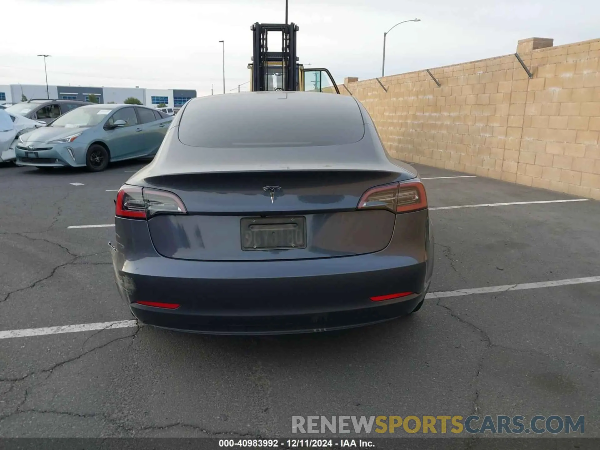 16 fotografías del automóvil dañado 5YJ3E1EA4PF563215 TESLA MODEL 3 2023