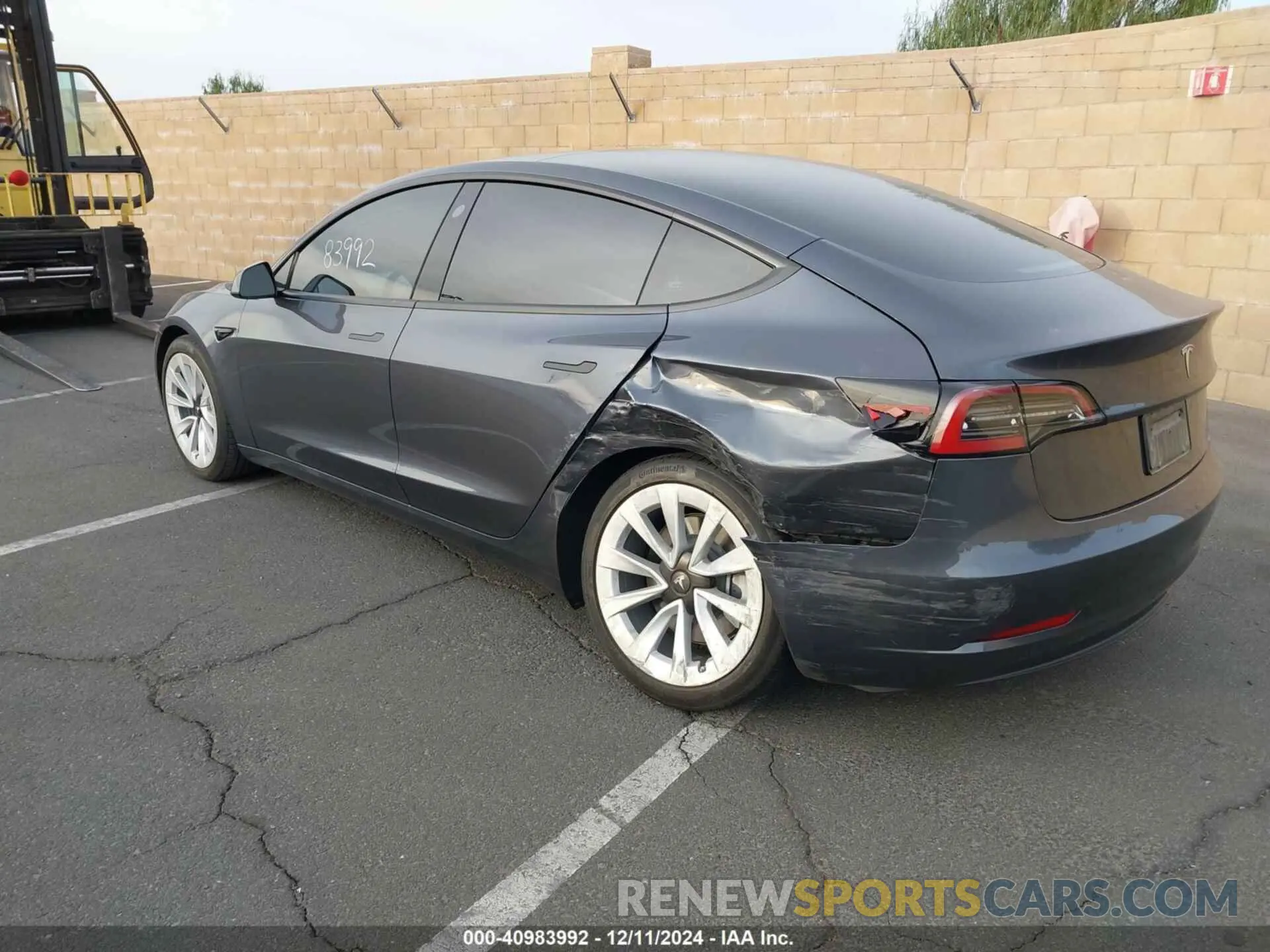 3 fotografías del automóvil dañado 5YJ3E1EA4PF563215 TESLA MODEL 3 2023