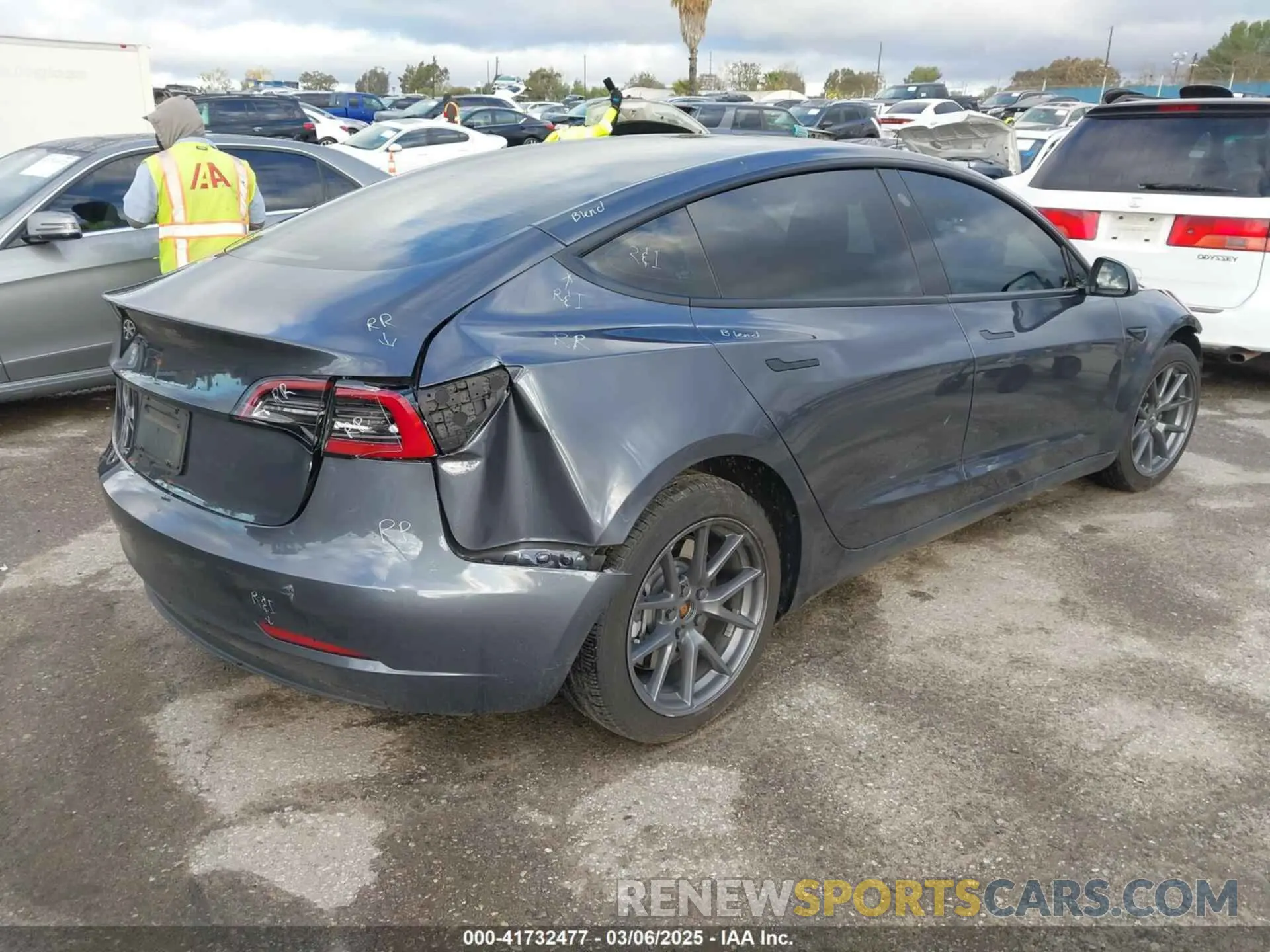 4 fotografías del automóvil dañado 5YJ3E1EA4PF569645 TESLA MODEL 3 2023