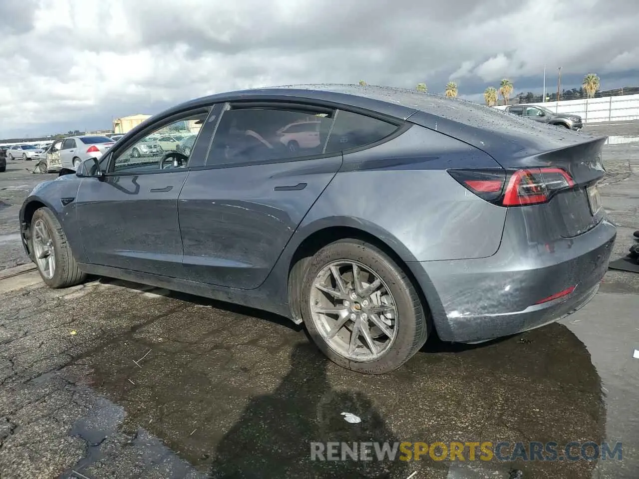 2 fotografías del automóvil dañado 5YJ3E1EA4PF687162 TESLA MODEL 3 2023