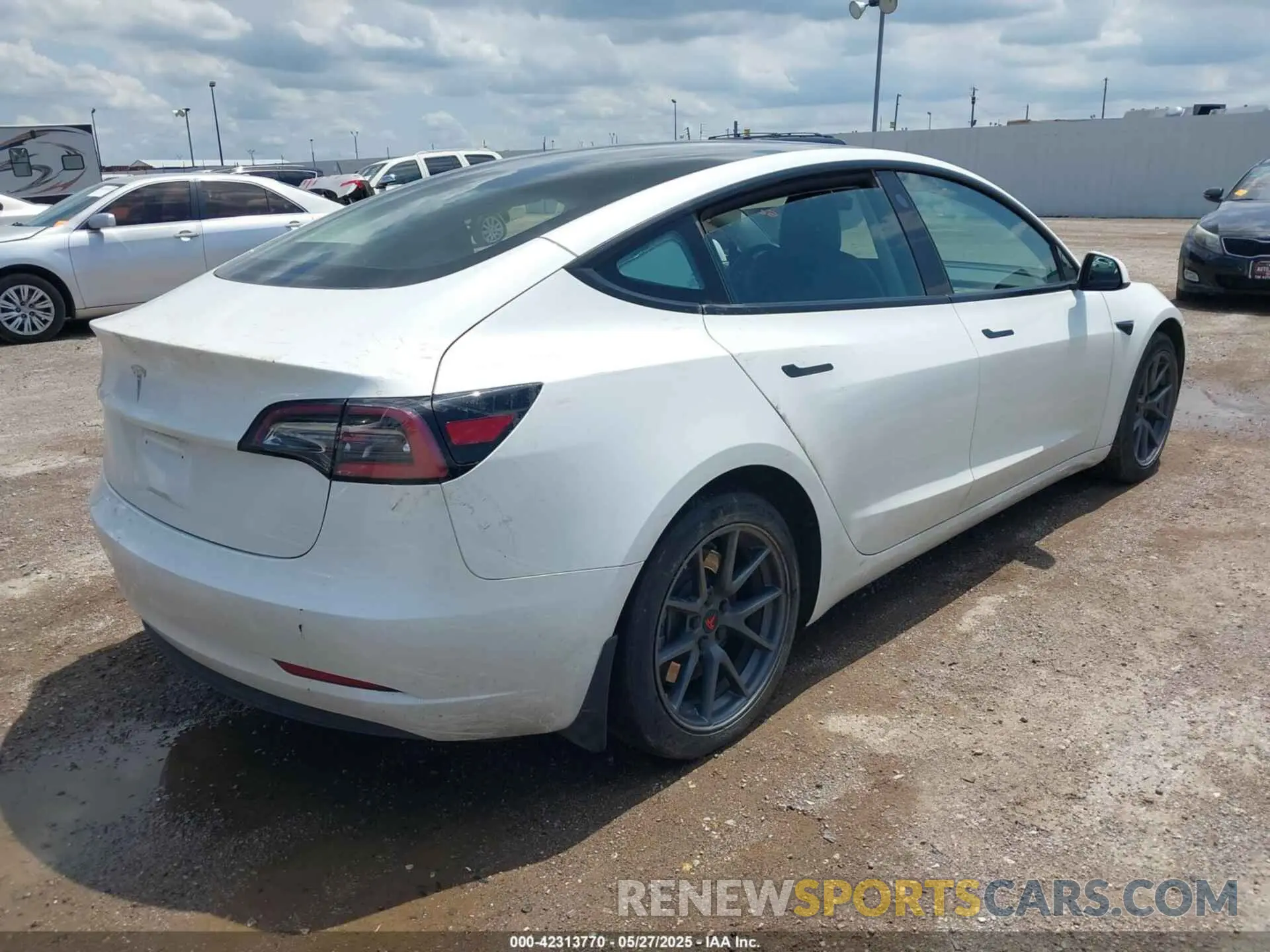 4 fotografías del automóvil dañado 5YJ3E1EA5PF407054 TESLA MODEL 3 2023