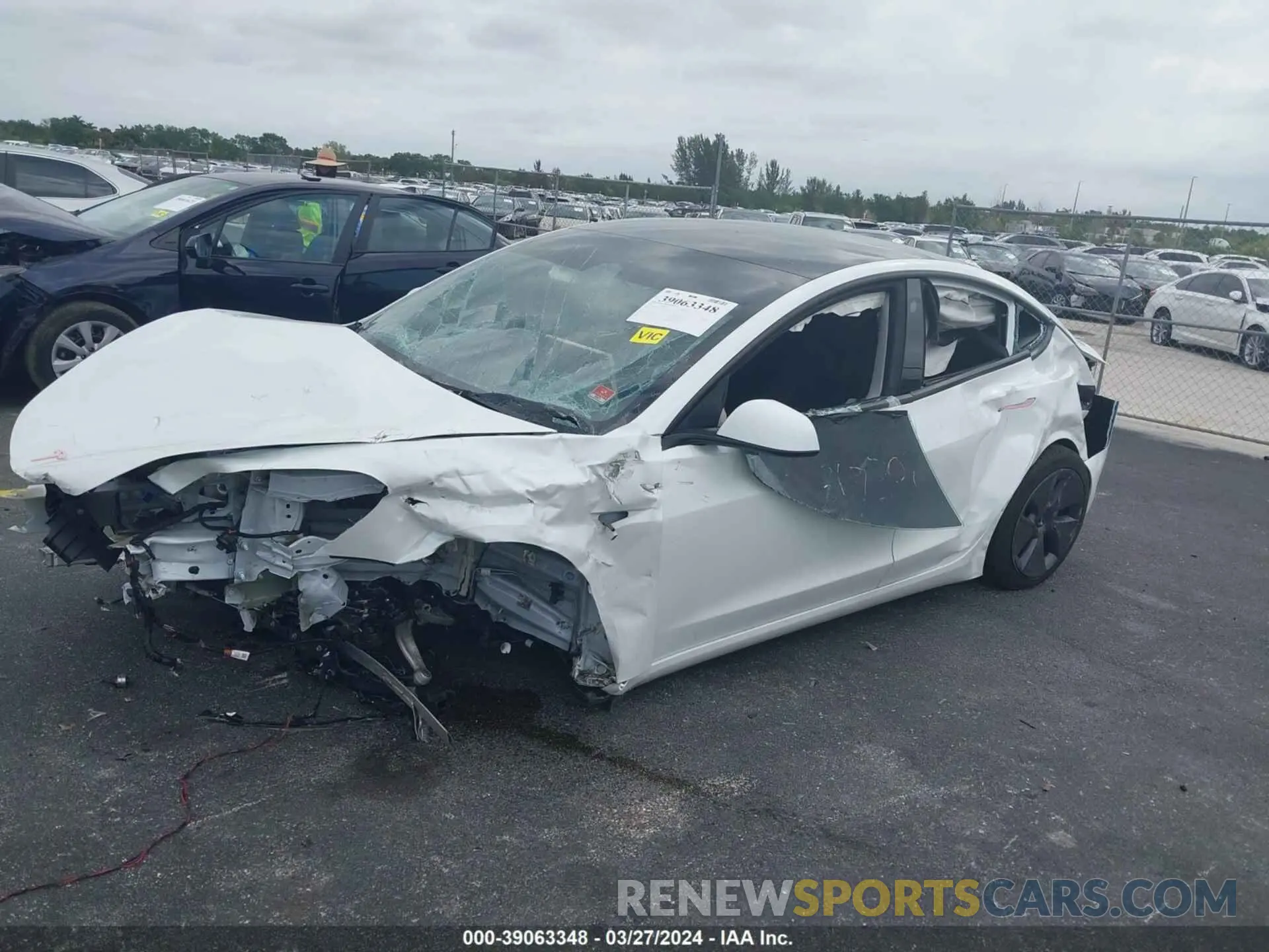 2 fotografías del automóvil dañado 5YJ3E1EA5PF411136 TESLA MODEL 3 2023