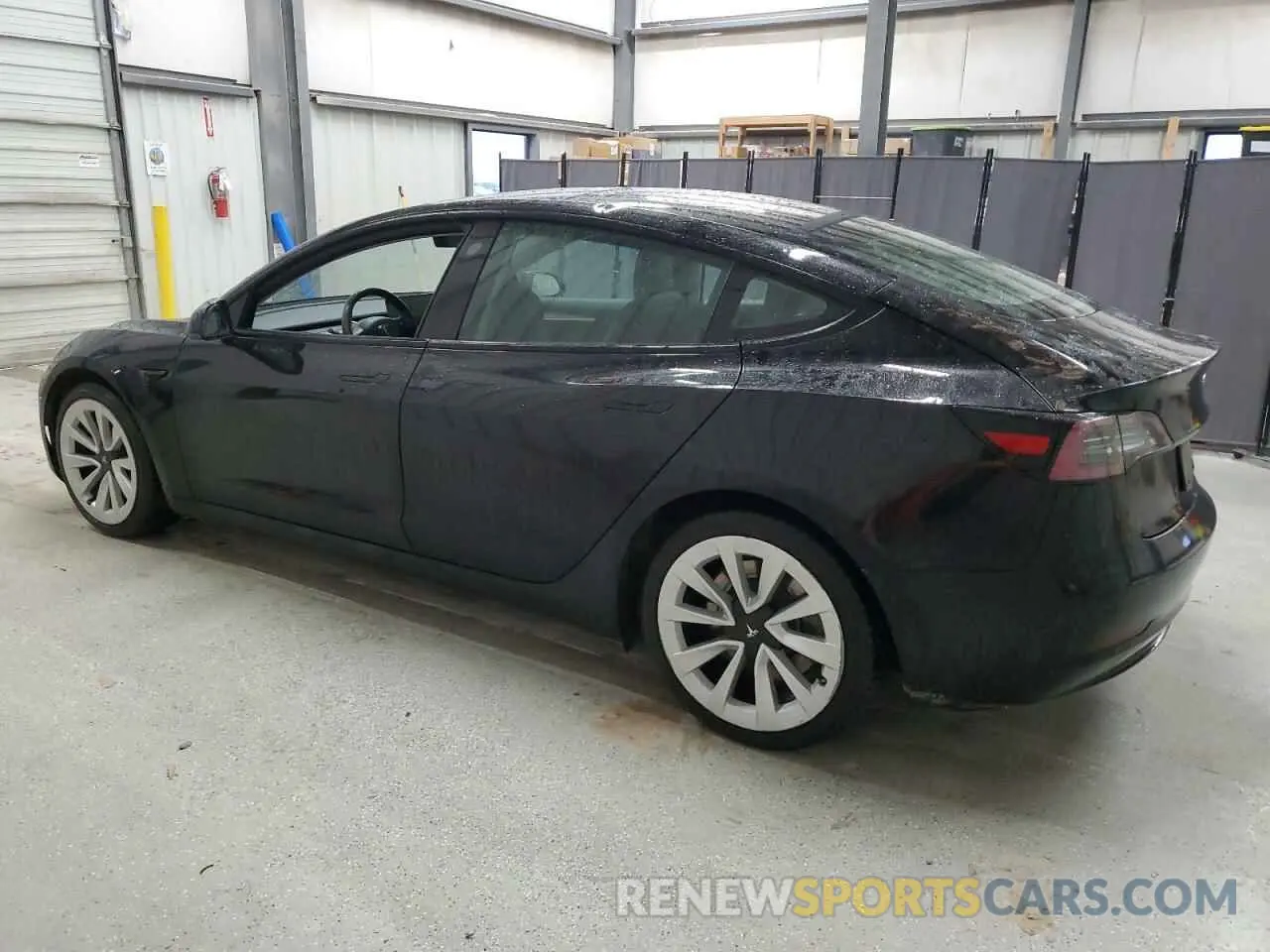 2 fotografías del automóvil dañado 5YJ3E1EA5PF430334 TESLA MODEL 3 2023