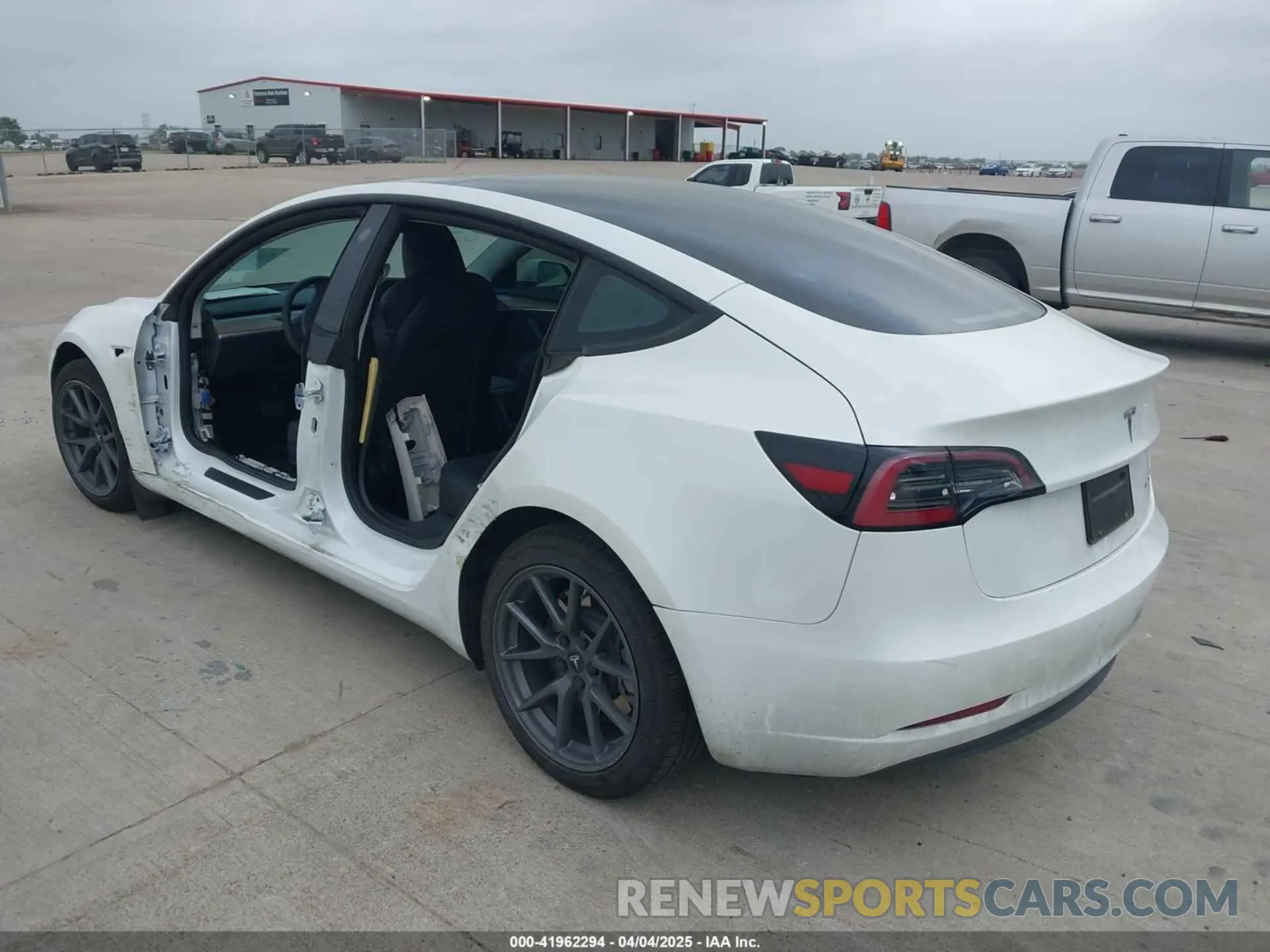 3 fotografías del automóvil dañado 5YJ3E1EA5PF556645 TESLA MODEL 3 2023