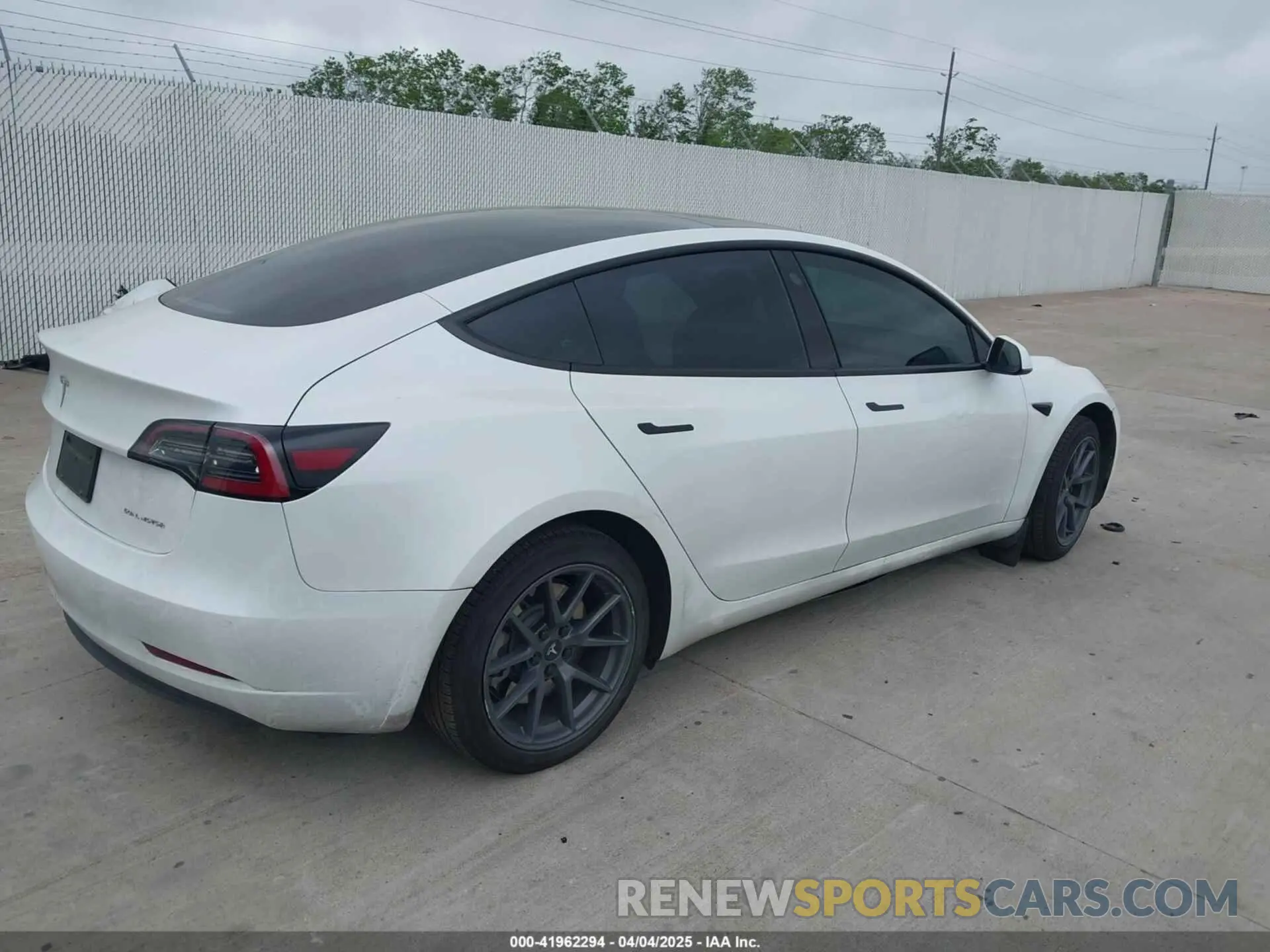 4 fotografías del automóvil dañado 5YJ3E1EA5PF556645 TESLA MODEL 3 2023