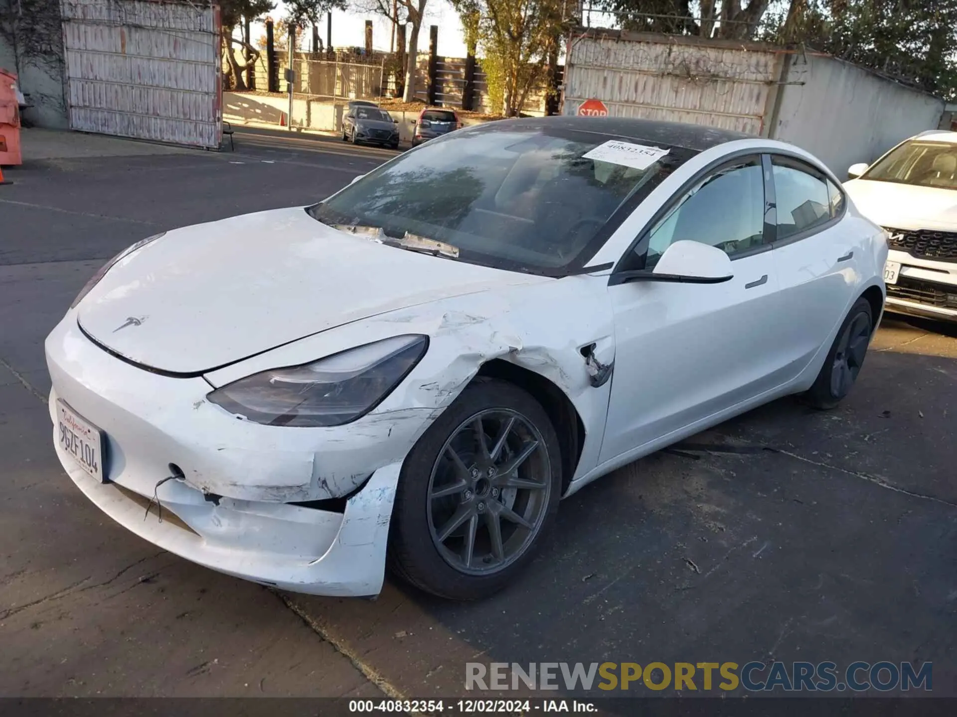 2 fotografías del automóvil dañado 5YJ3E1EA5PF572425 TESLA MODEL 3 2023