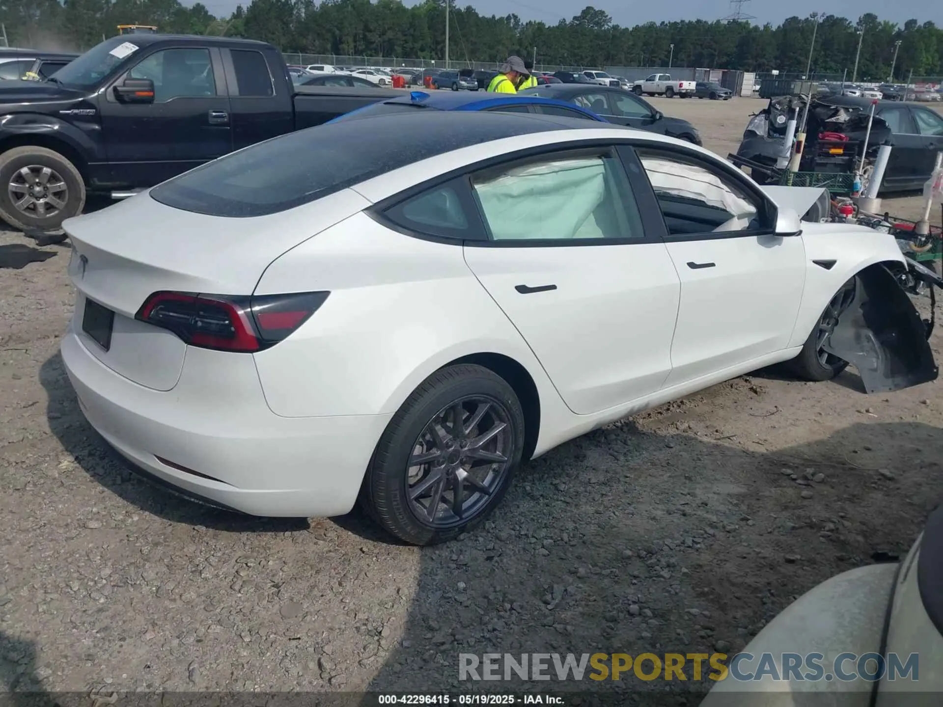 4 fotografías del automóvil dañado 5YJ3E1EA5PF599575 TESLA MODEL 3 2023