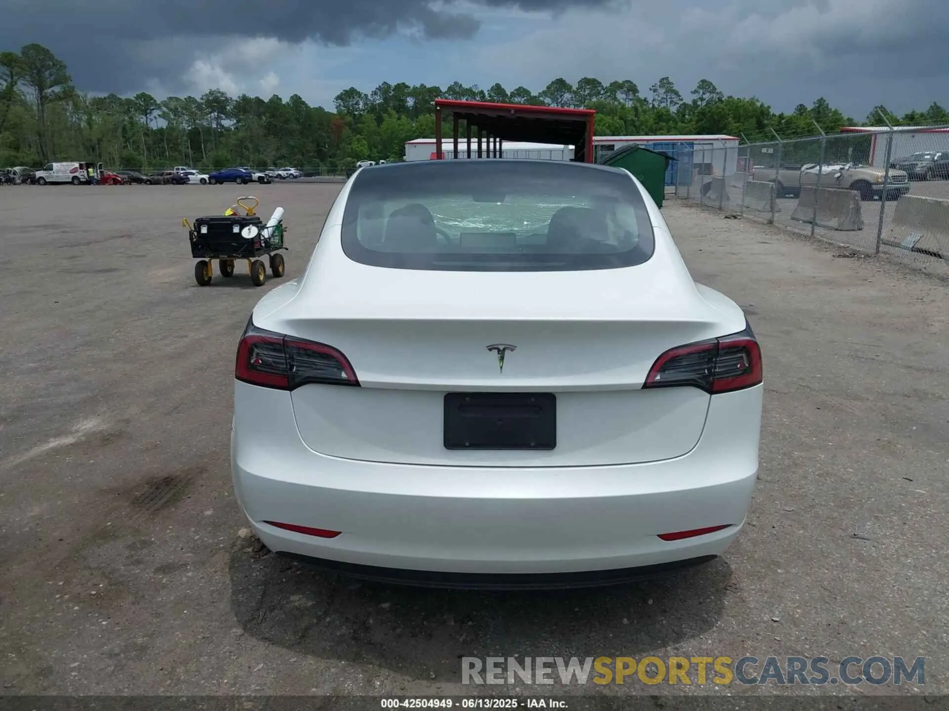 16 fotografías del automóvil dañado 5YJ3E1EA5PF663176 TESLA MODEL 3 2023