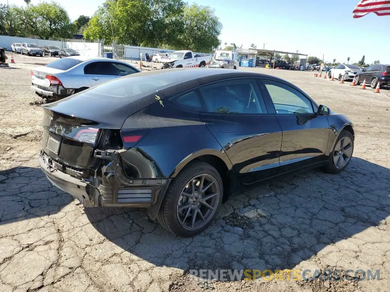 3 fotografías del automóvil dañado 5YJ3E1EA5PF687588 TESLA MODEL 3 2023