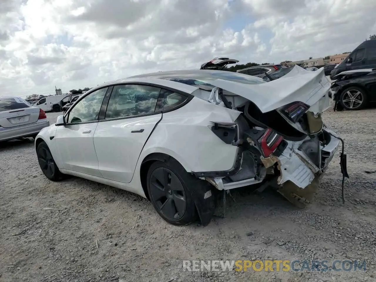 2 fotografías del automóvil dañado 5YJ3E1EA6PF487139 TESLA MODEL 3 2023