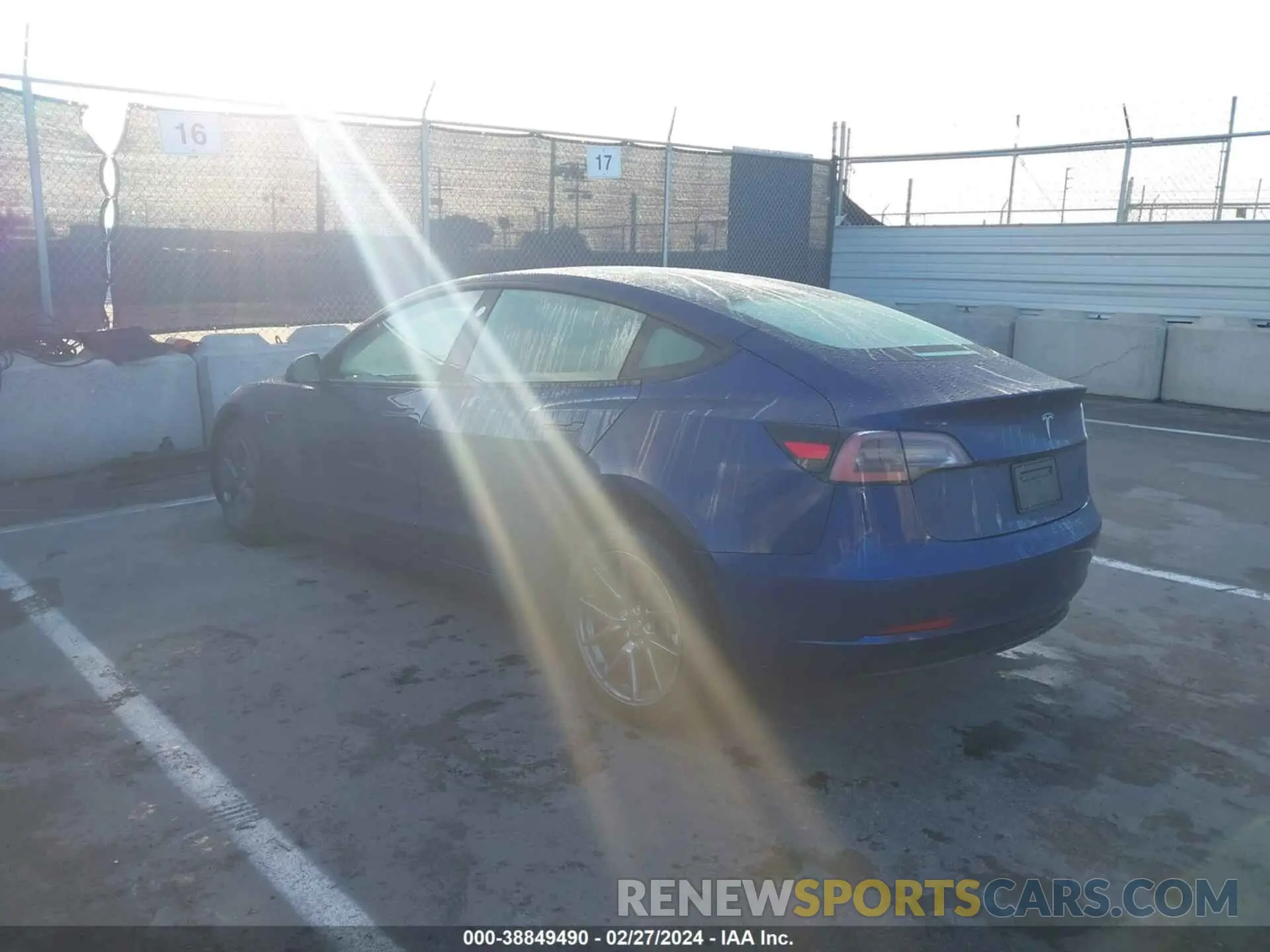3 fotografías del automóvil dañado 5YJ3E1EA6PF557271 TESLA MODEL 3 2023