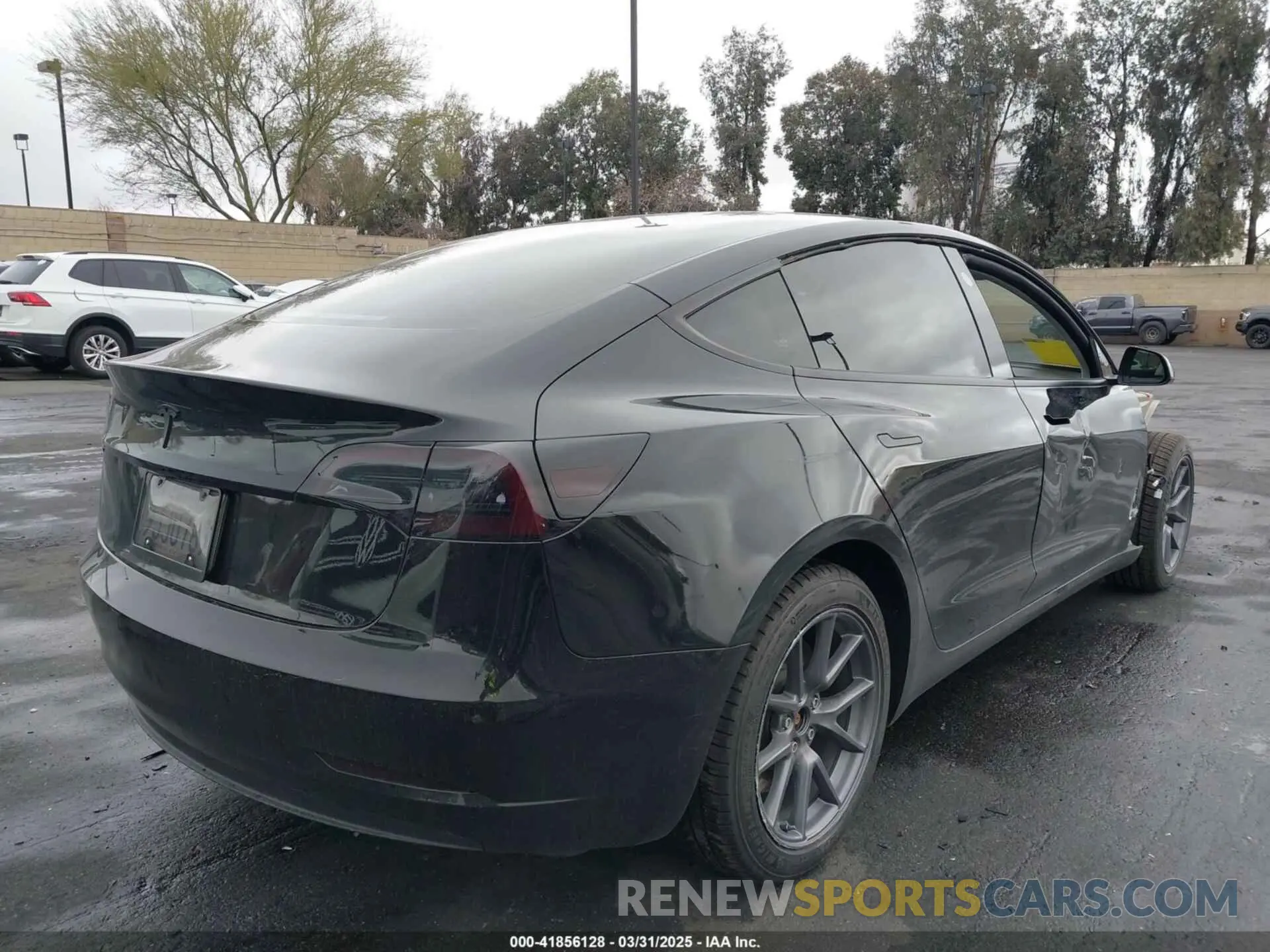 4 fotografías del automóvil dañado 5YJ3E1EA7PF587427 TESLA MODEL 3 2023