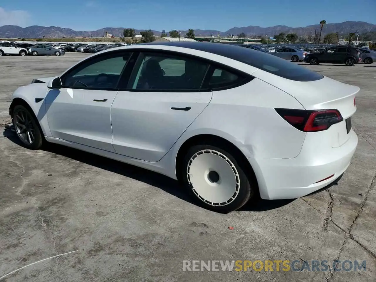 2 fotografías del automóvil dañado 5YJ3E1EA7PF612018 TESLA MODEL 3 2023