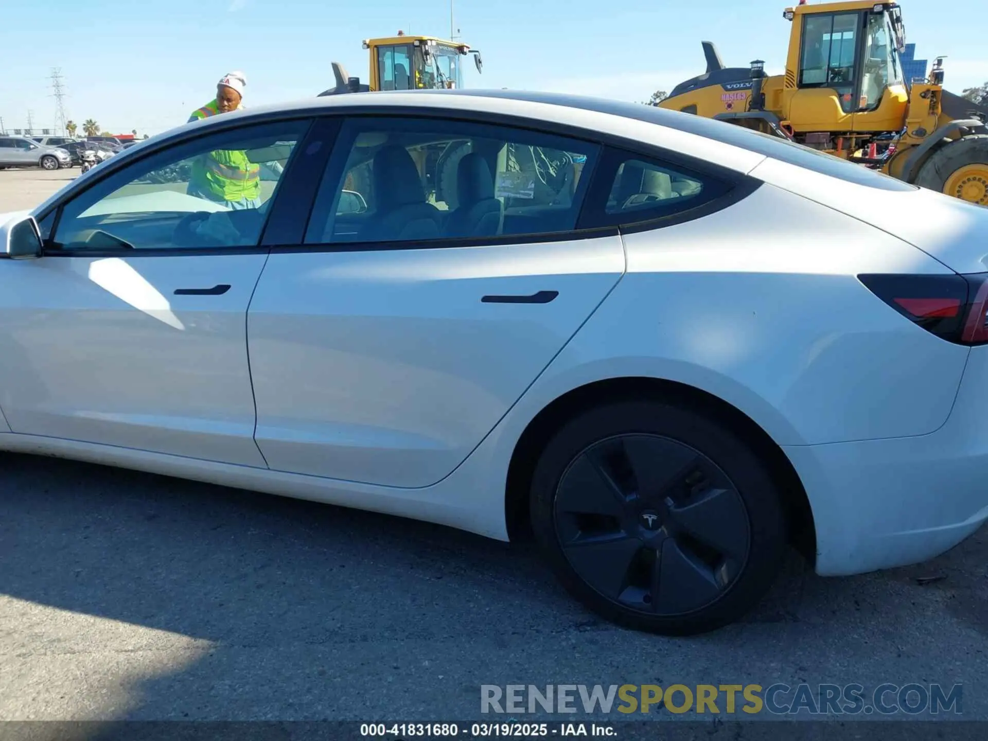 13 fotografías del automóvil dañado 5YJ3E1EA7PF693103 TESLA MODEL 3 2023