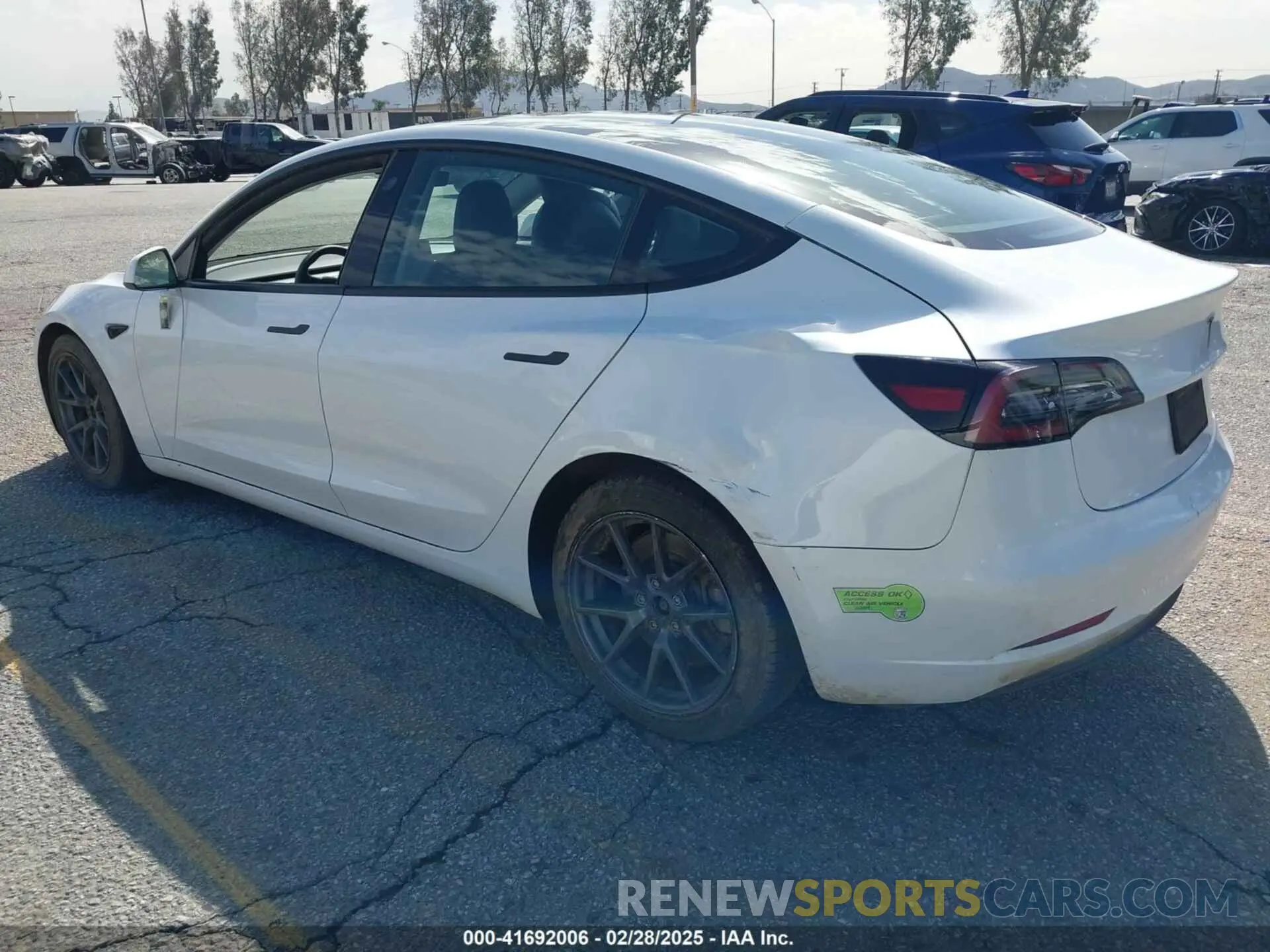 3 fotografías del automóvil dañado 5YJ3E1EA8PF398110 TESLA MODEL 3 2023