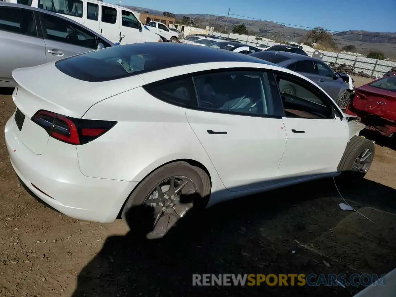 3 fotografías del automóvil dañado 5YJ3E1EA8PF399483 TESLA MODEL 3 2023