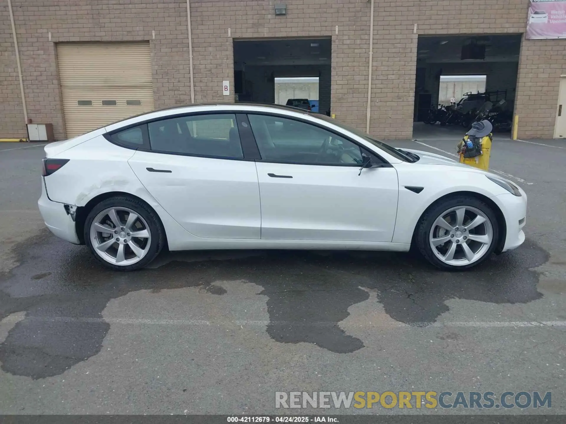 13 fotografías del automóvil dañado 5YJ3E1EA8PF437584 TESLA MODEL 3 2023