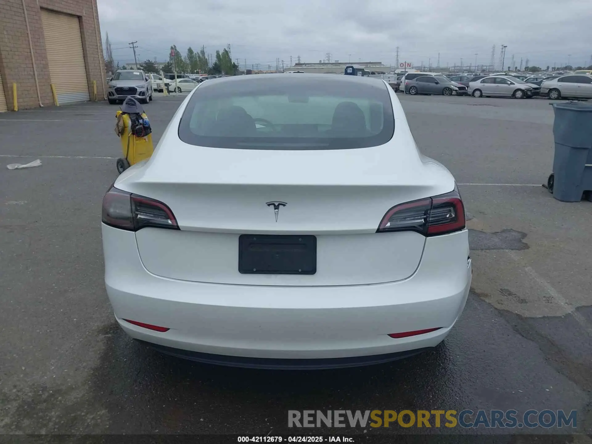 16 fotografías del automóvil dañado 5YJ3E1EA8PF437584 TESLA MODEL 3 2023