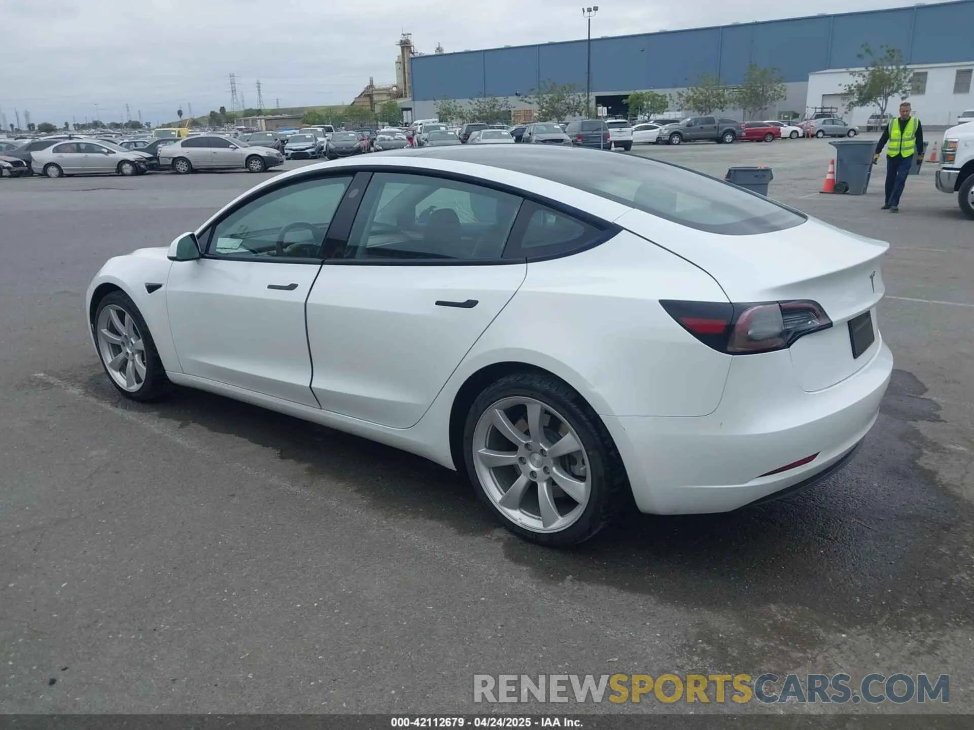 3 fotografías del automóvil dañado 5YJ3E1EA8PF437584 TESLA MODEL 3 2023