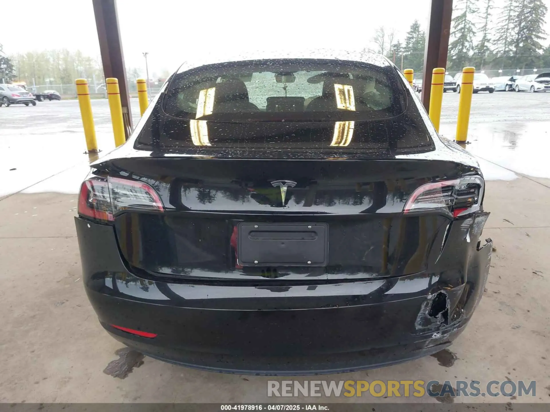 17 fotografías del automóvil dañado 5YJ3E1EA8PF683972 TESLA MODEL 3 2023