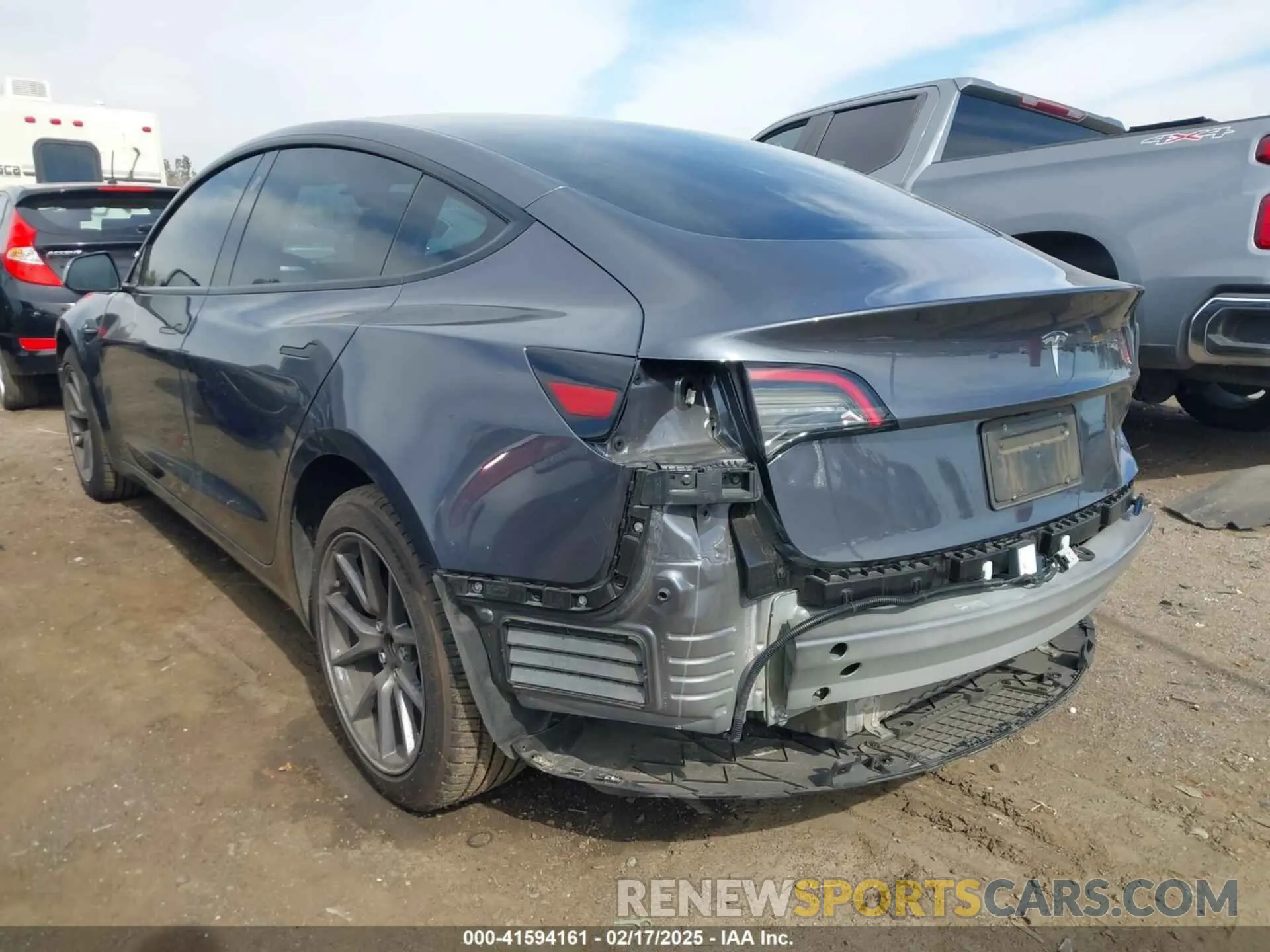 3 fotografías del automóvil dañado 5YJ3E1EA8PF700690 TESLA MODEL 3 2023