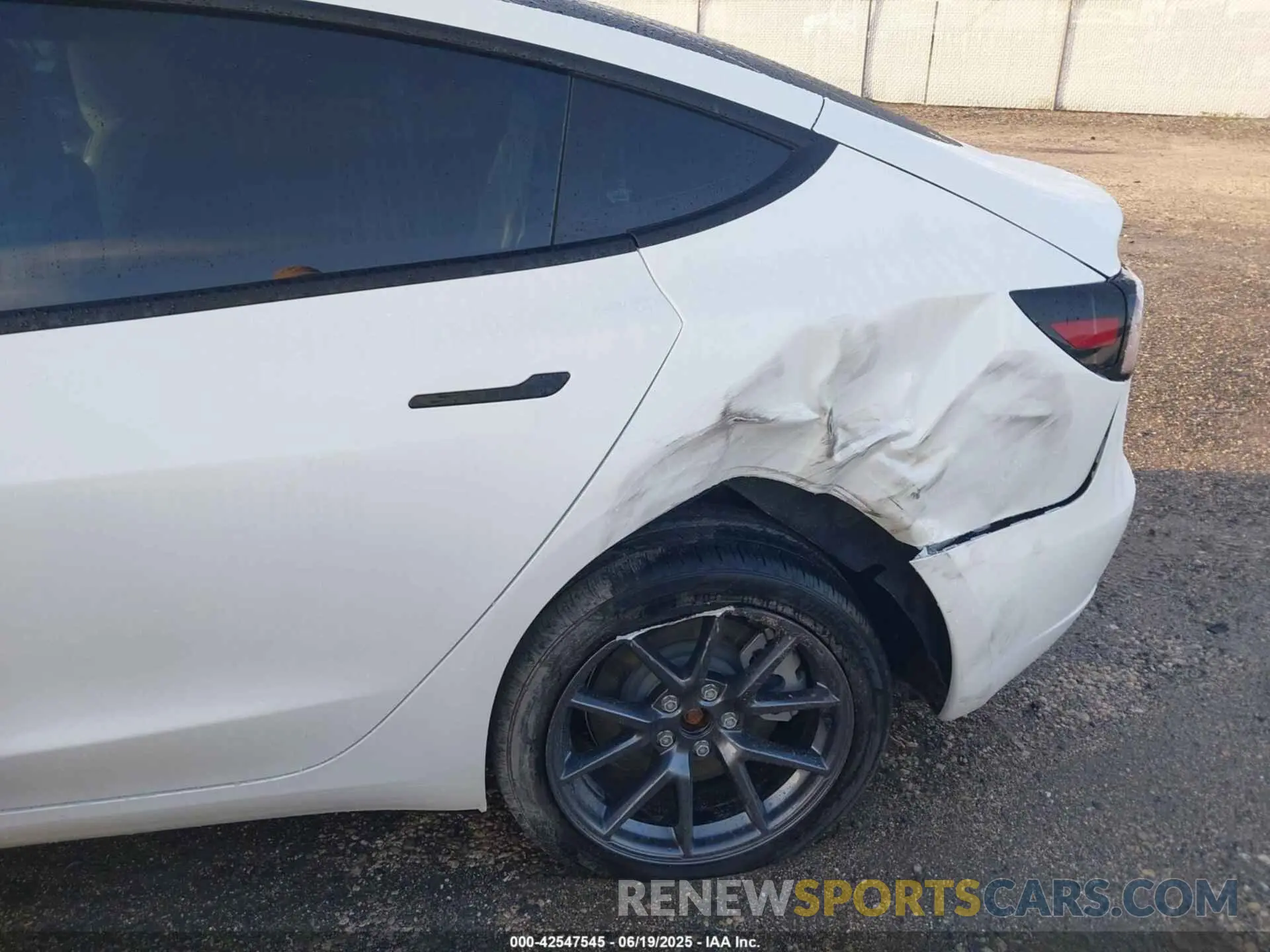 6 fotografías del automóvil dañado 5YJ3E1EA9PF479343 TESLA MODEL 3 2023