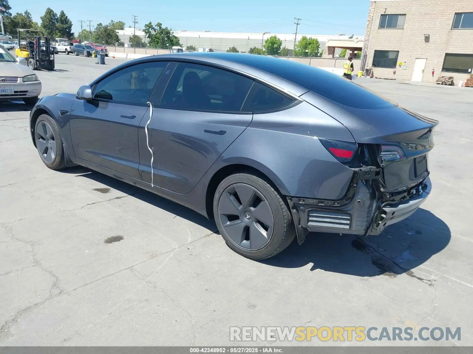 3 fotografías del automóvil dañado 5YJ3E1EAXPF405588 TESLA MODEL 3 2023