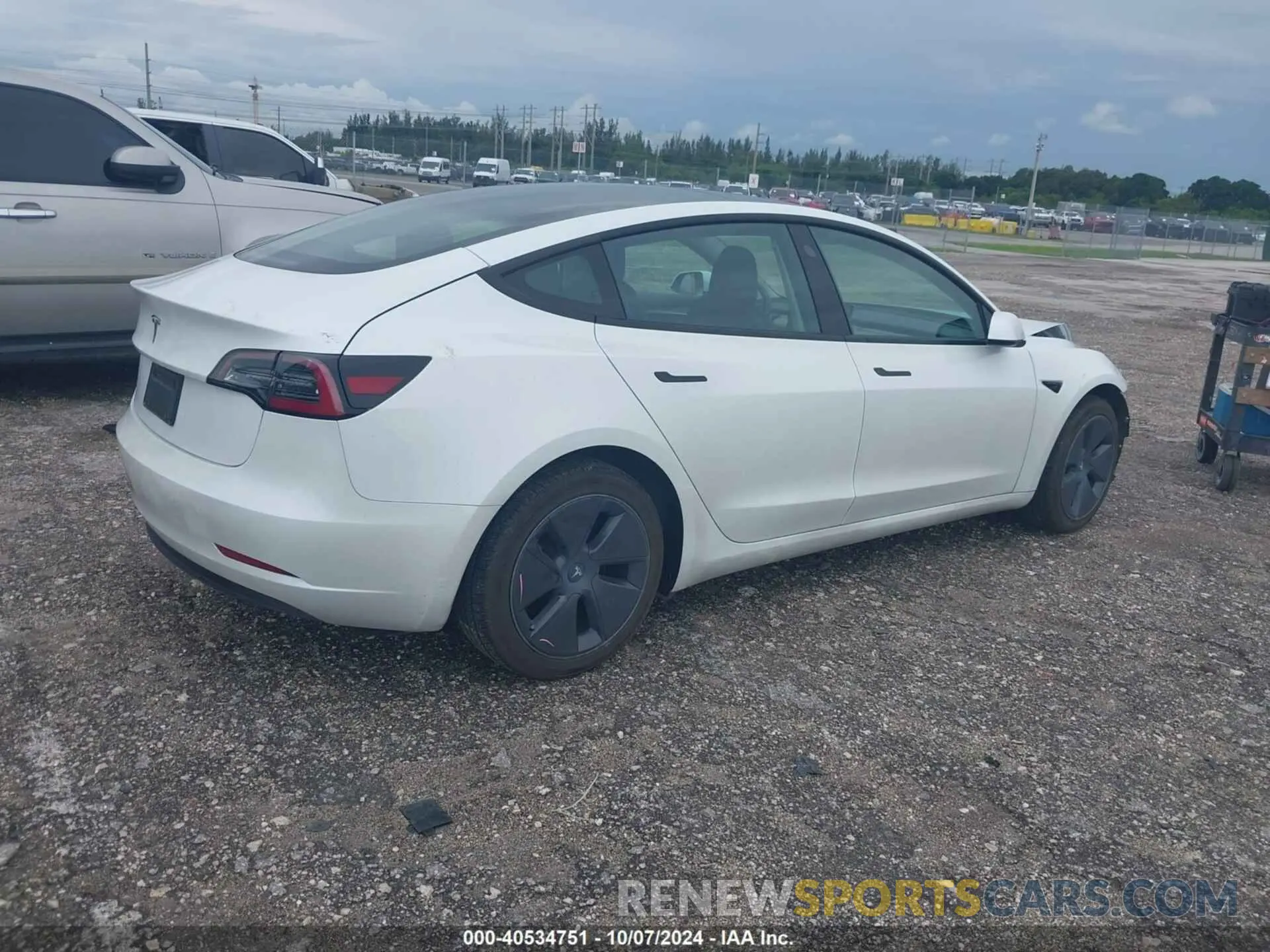 4 fotografías del automóvil dañado 5YJ3E1EAXPF456282 TESLA MODEL 3 2023
