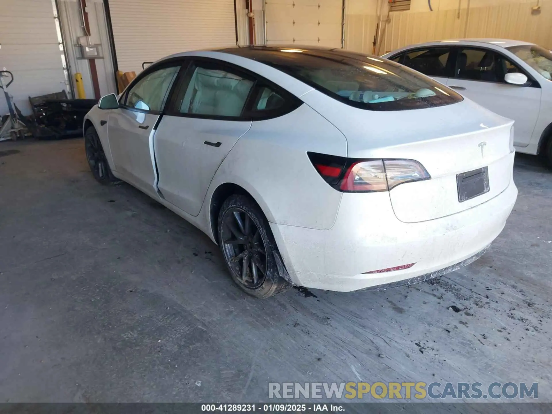 3 fotografías del automóvil dañado 5YJ3E1EAXPF475561 TESLA MODEL 3 2023