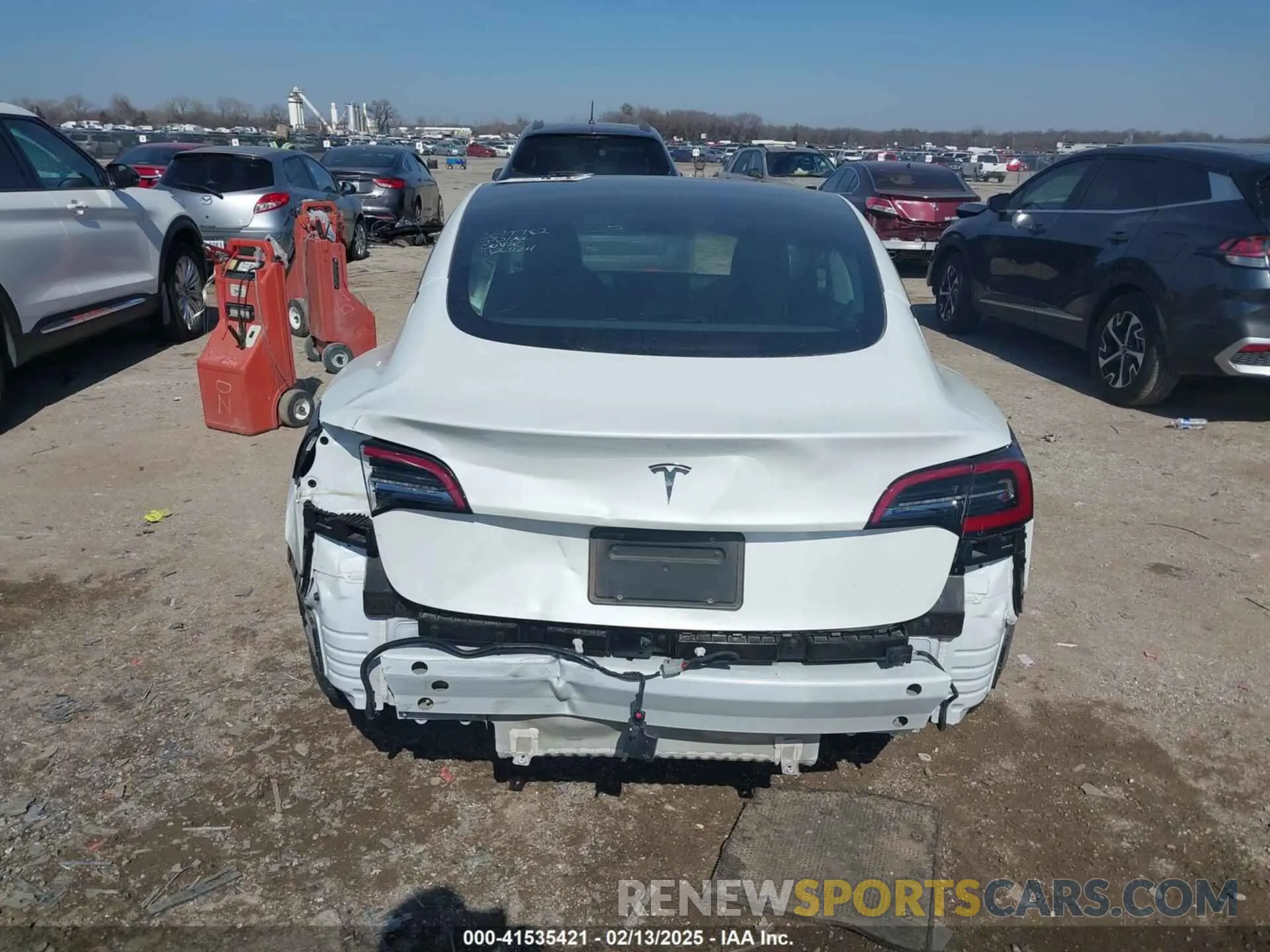 16 fotografías del automóvil dañado 5YJ3E1EAXPF505951 TESLA MODEL 3 2023
