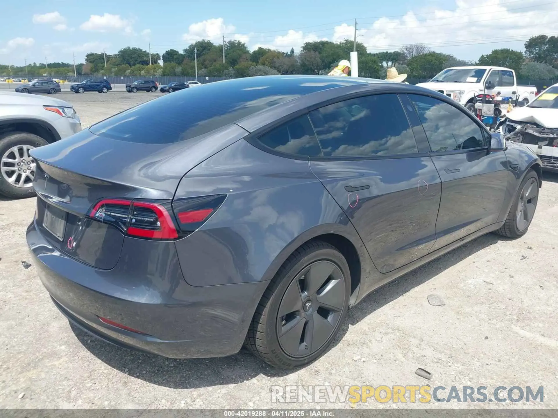 4 fotografías del automóvil dañado 5YJ3E1EAXPF575448 TESLA MODEL 3 2023