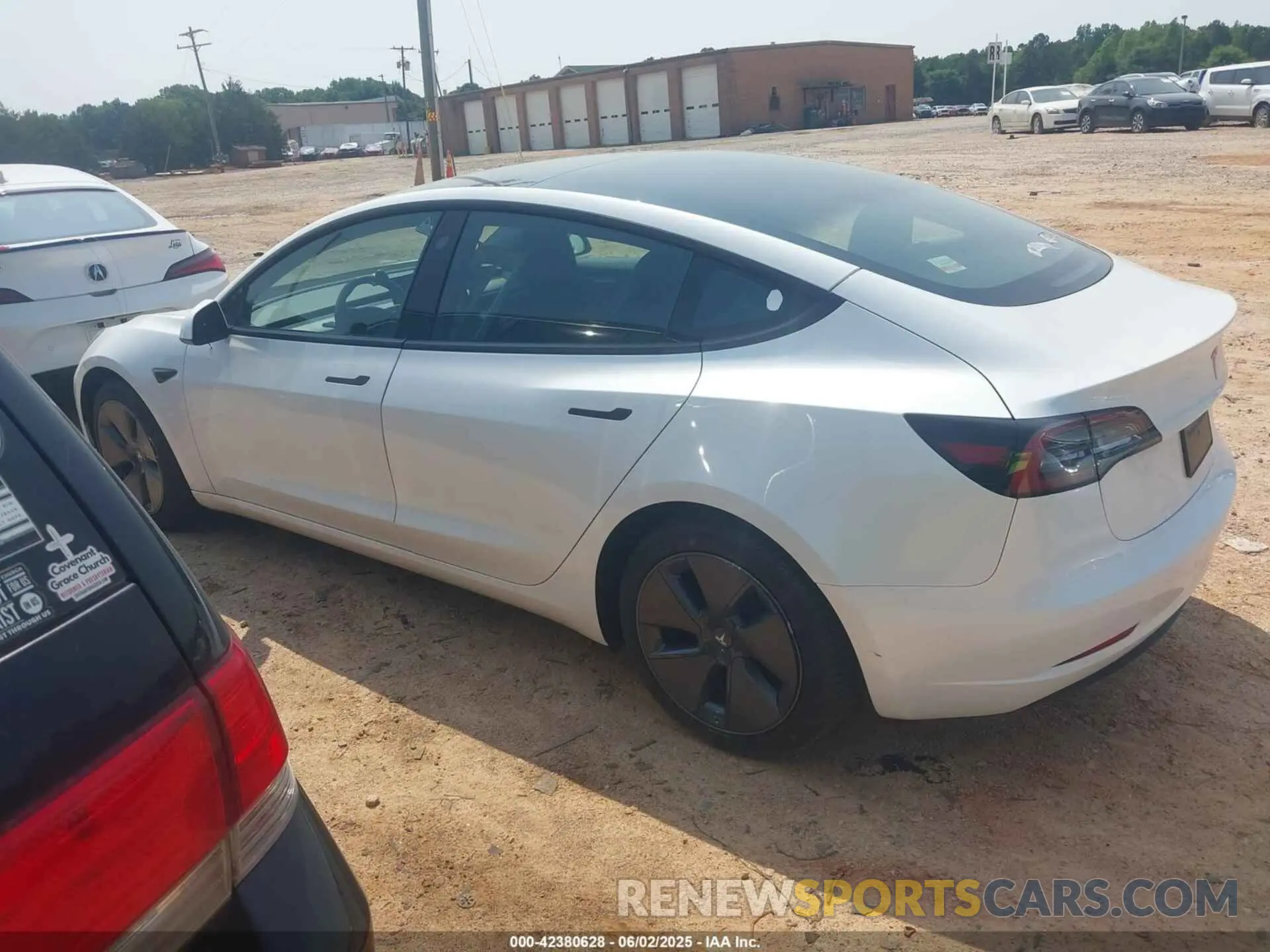 3 fotografías del automóvil dañado 5YJ3E1EAXPF686095 TESLA MODEL 3 2023