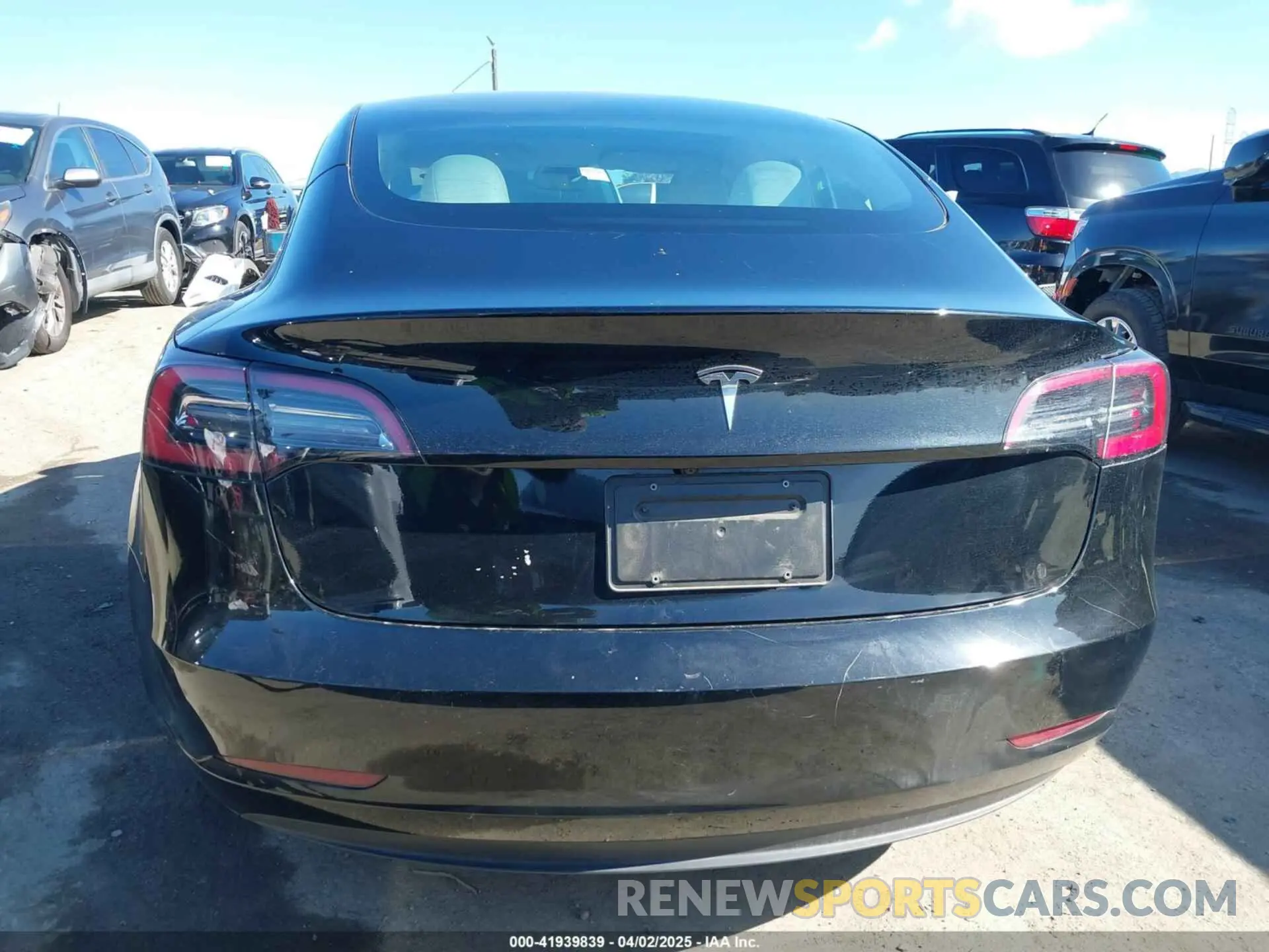 17 fotografías del automóvil dañado 5YJ3E1EAXPF700125 TESLA MODEL 3 2023