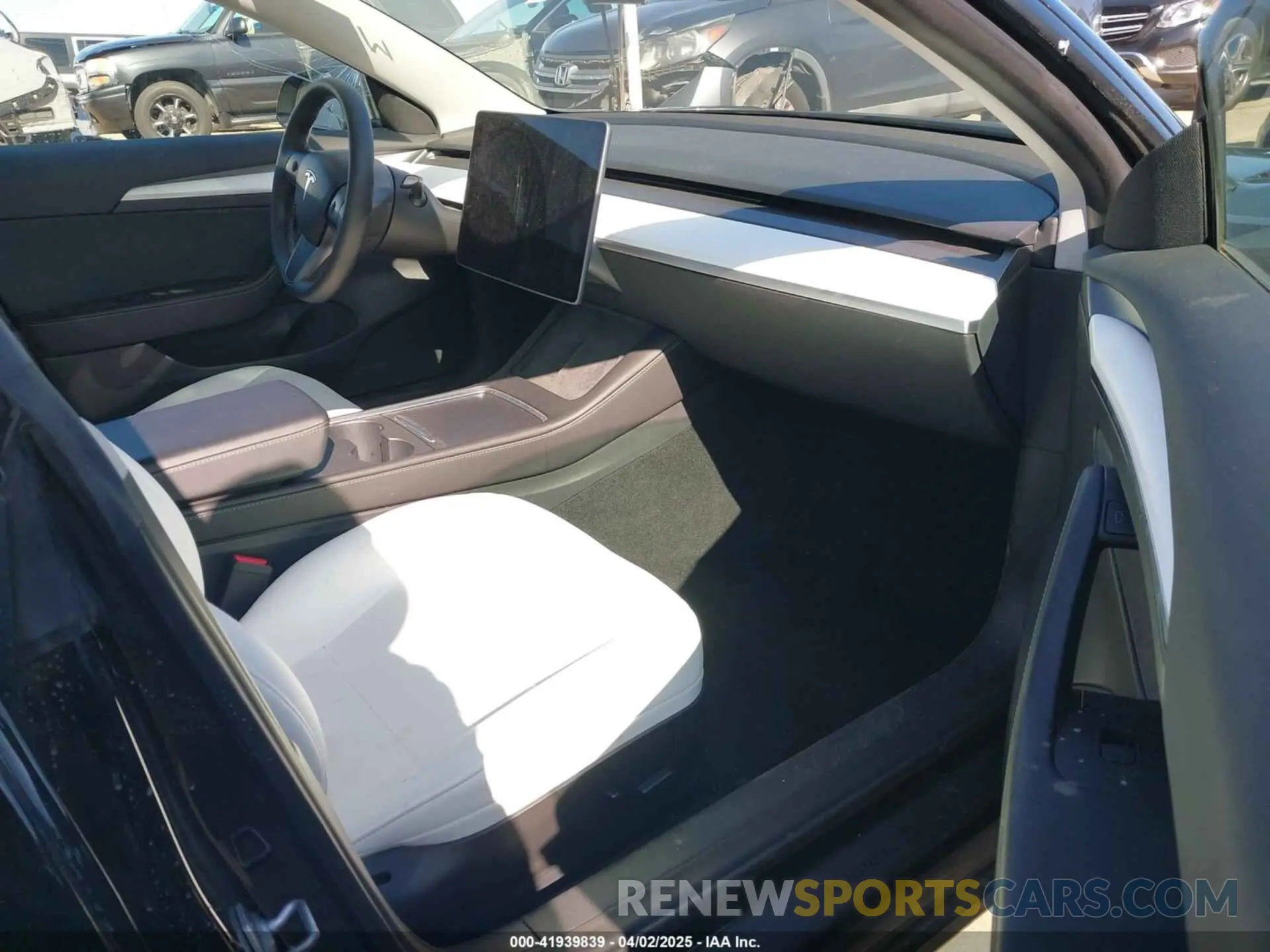 5 fotografías del automóvil dañado 5YJ3E1EAXPF700125 TESLA MODEL 3 2023