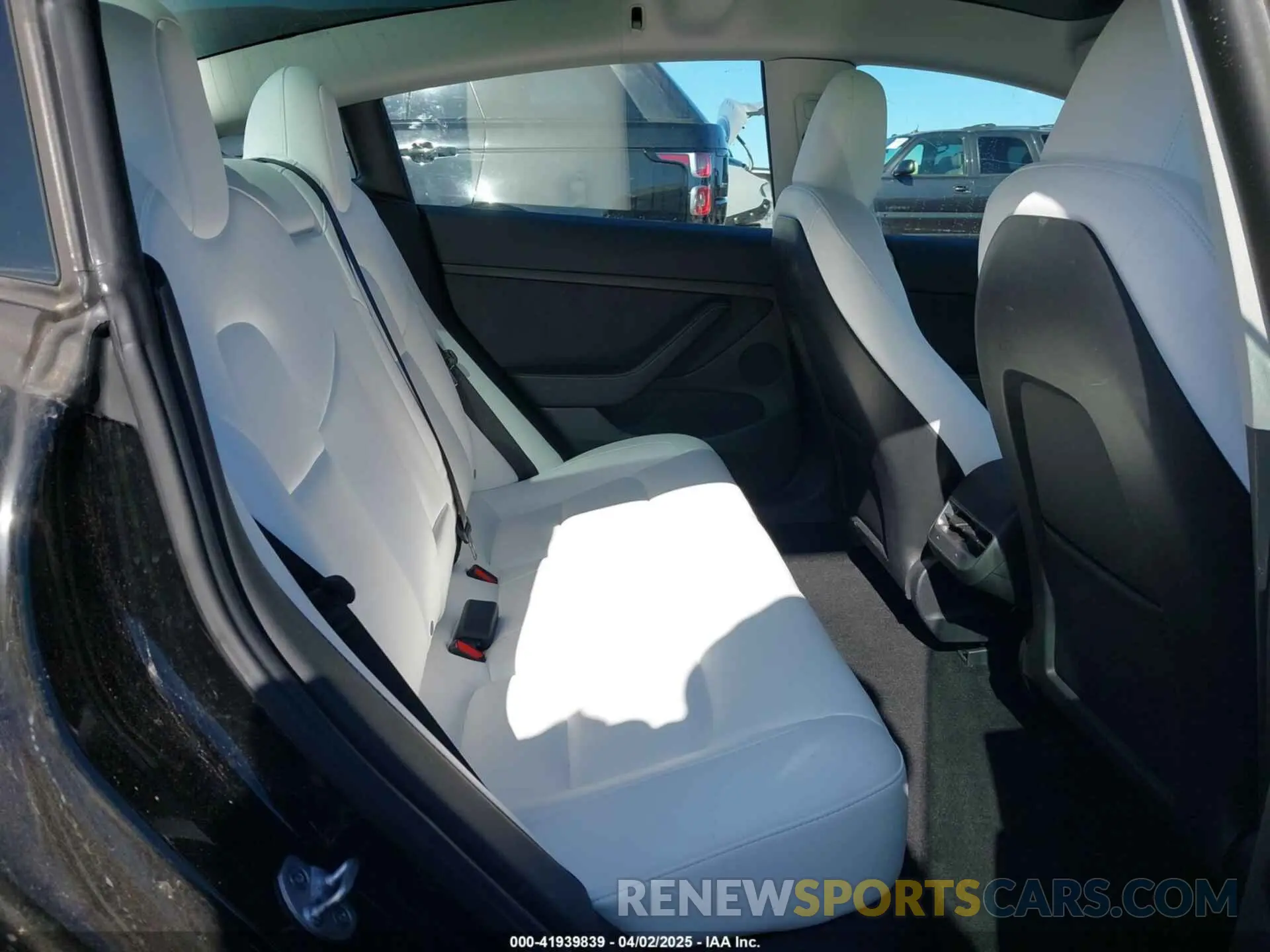 8 fotografías del automóvil dañado 5YJ3E1EAXPF700125 TESLA MODEL 3 2023
