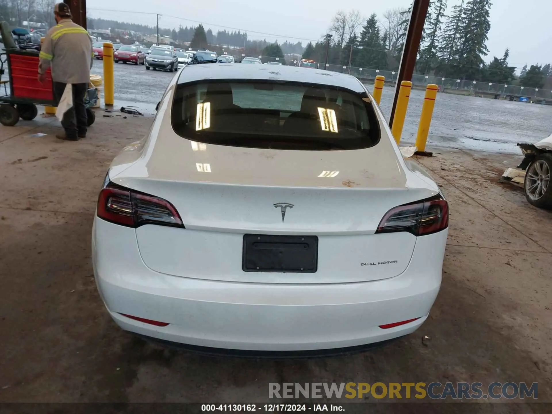 17 fotografías del automóvil dañado 5YJ3E1EB0PF604464 TESLA MODEL 3 2023