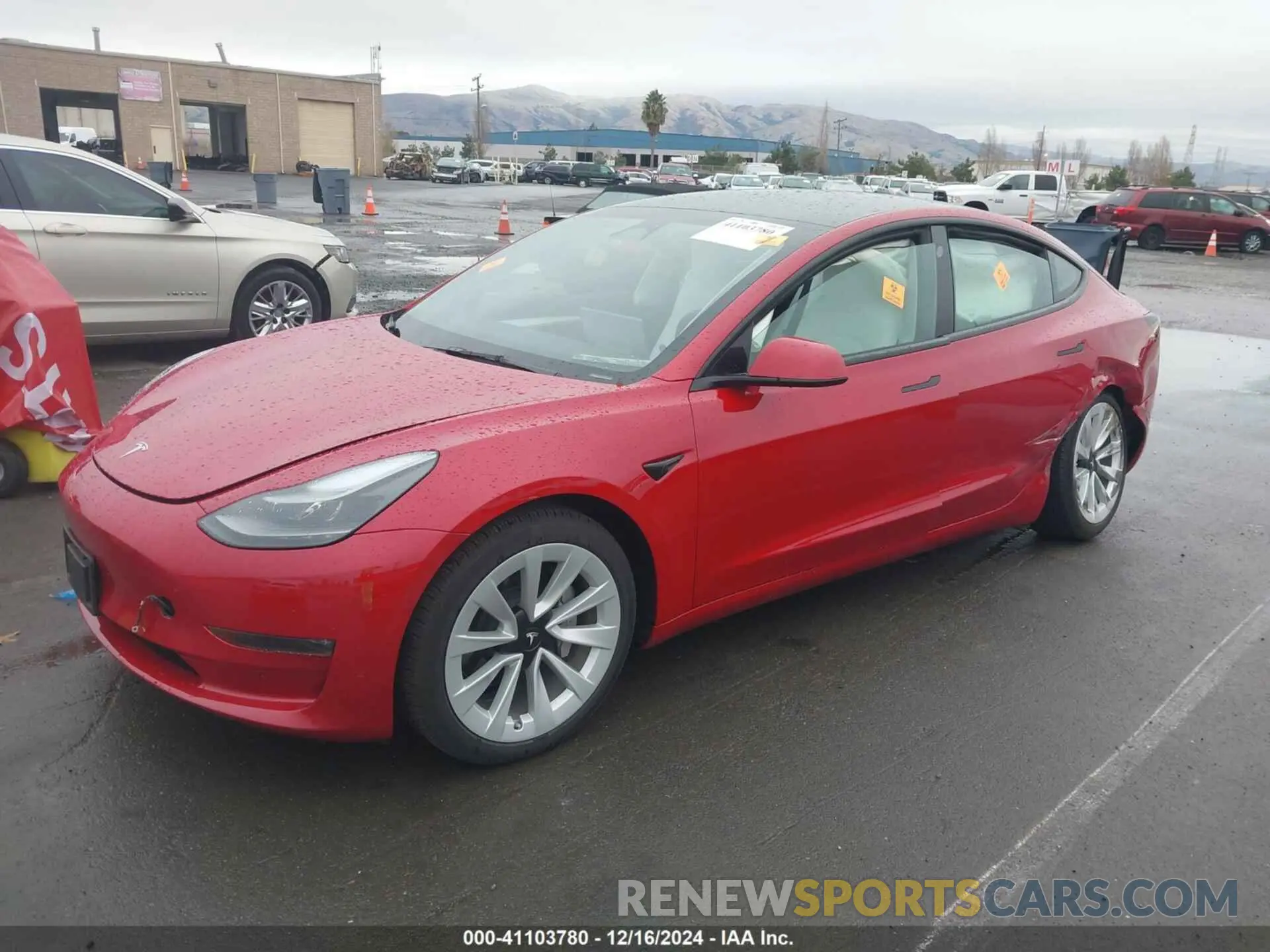 2 fotografías del automóvil dañado 5YJ3E1EB0PF656970 TESLA MODEL 3 2023