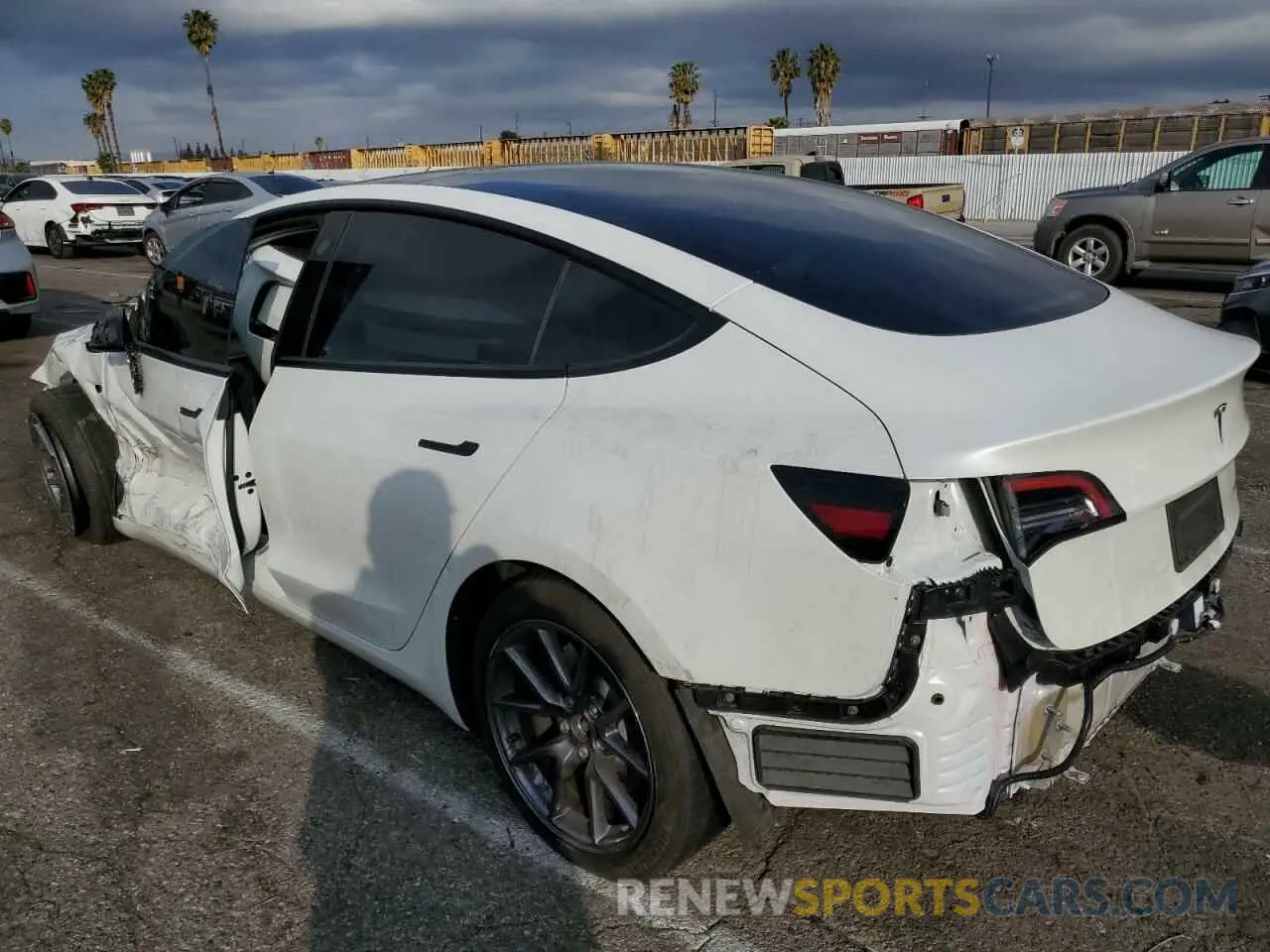 2 fotografías del automóvil dañado 5YJ3E1EB2PF603073 TESLA MODEL 3 2023
